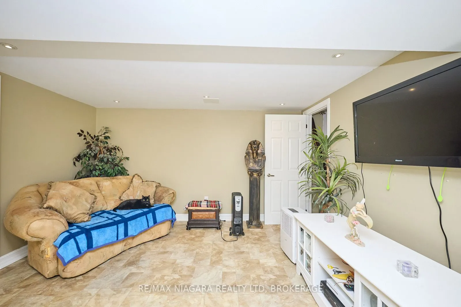 23 Huntley Crescent