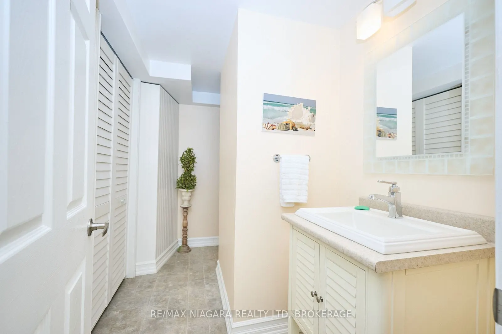 23 Huntley Crescent