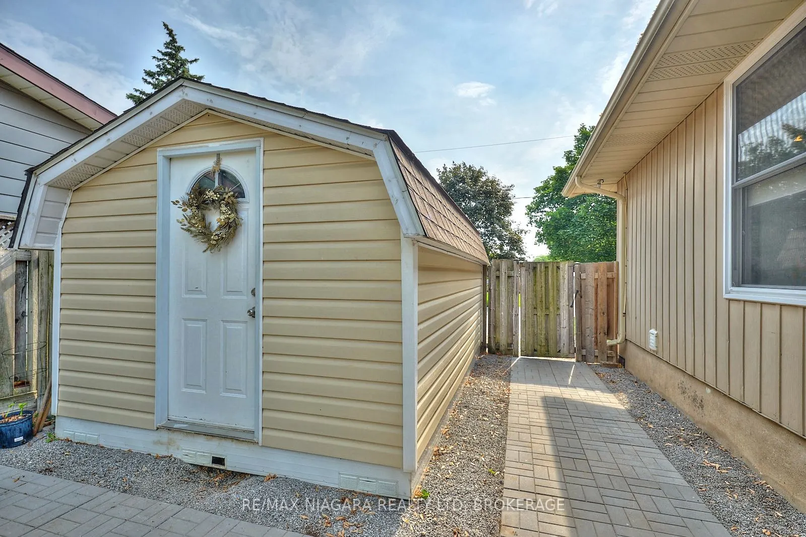 23 Huntley Crescent