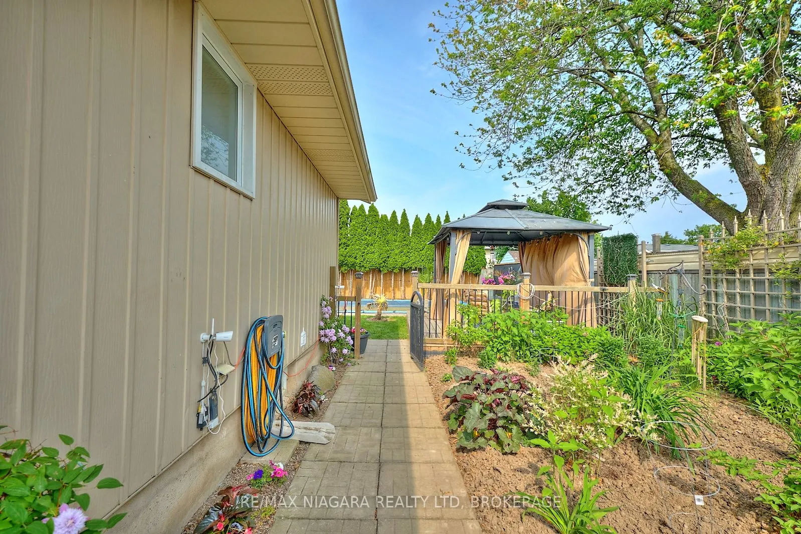 23 Huntley Crescent