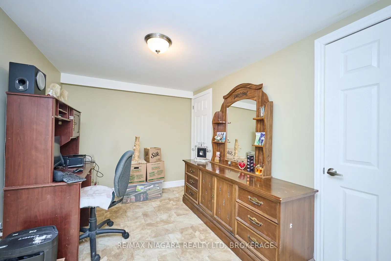 23 Huntley Crescent