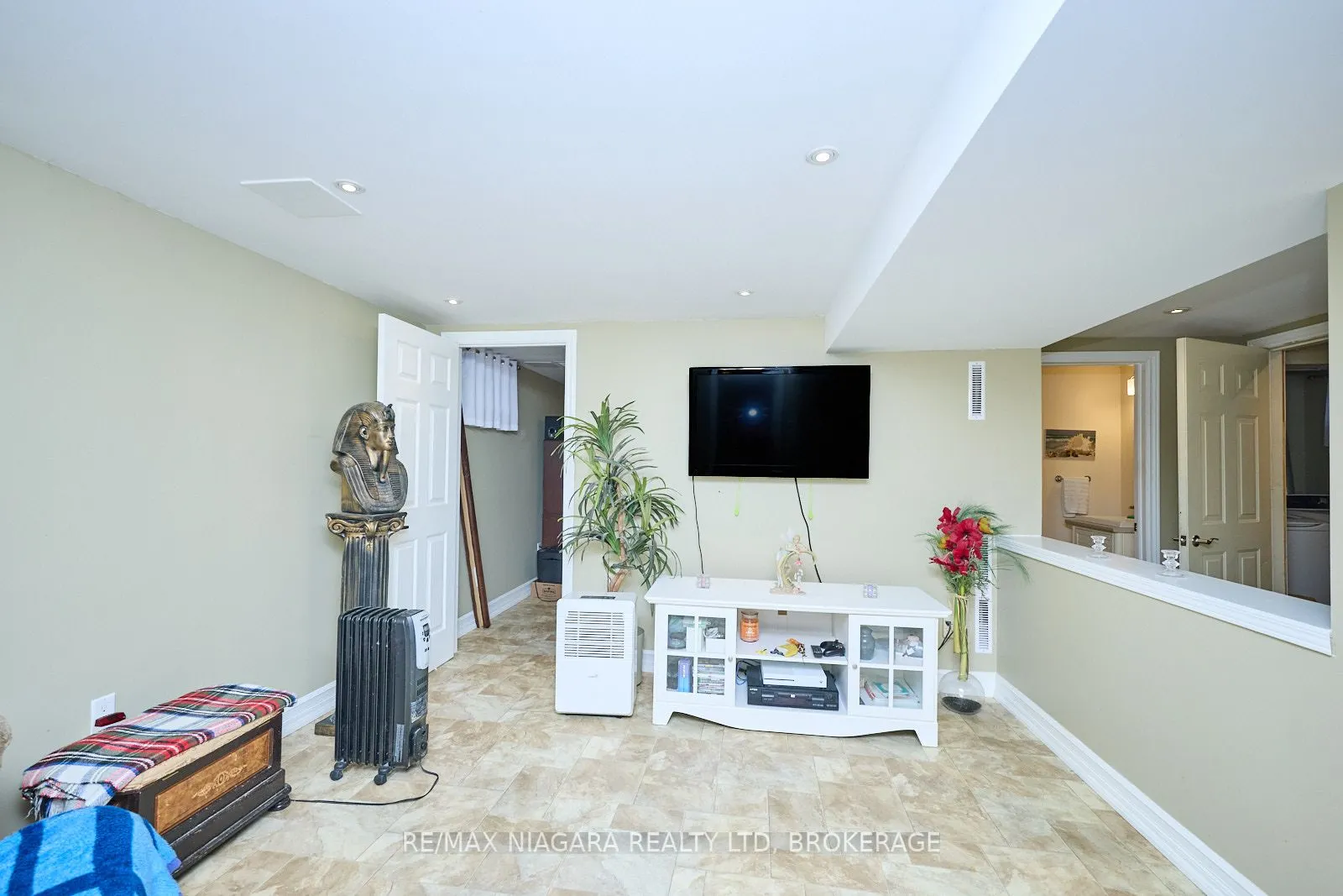 23 Huntley Crescent