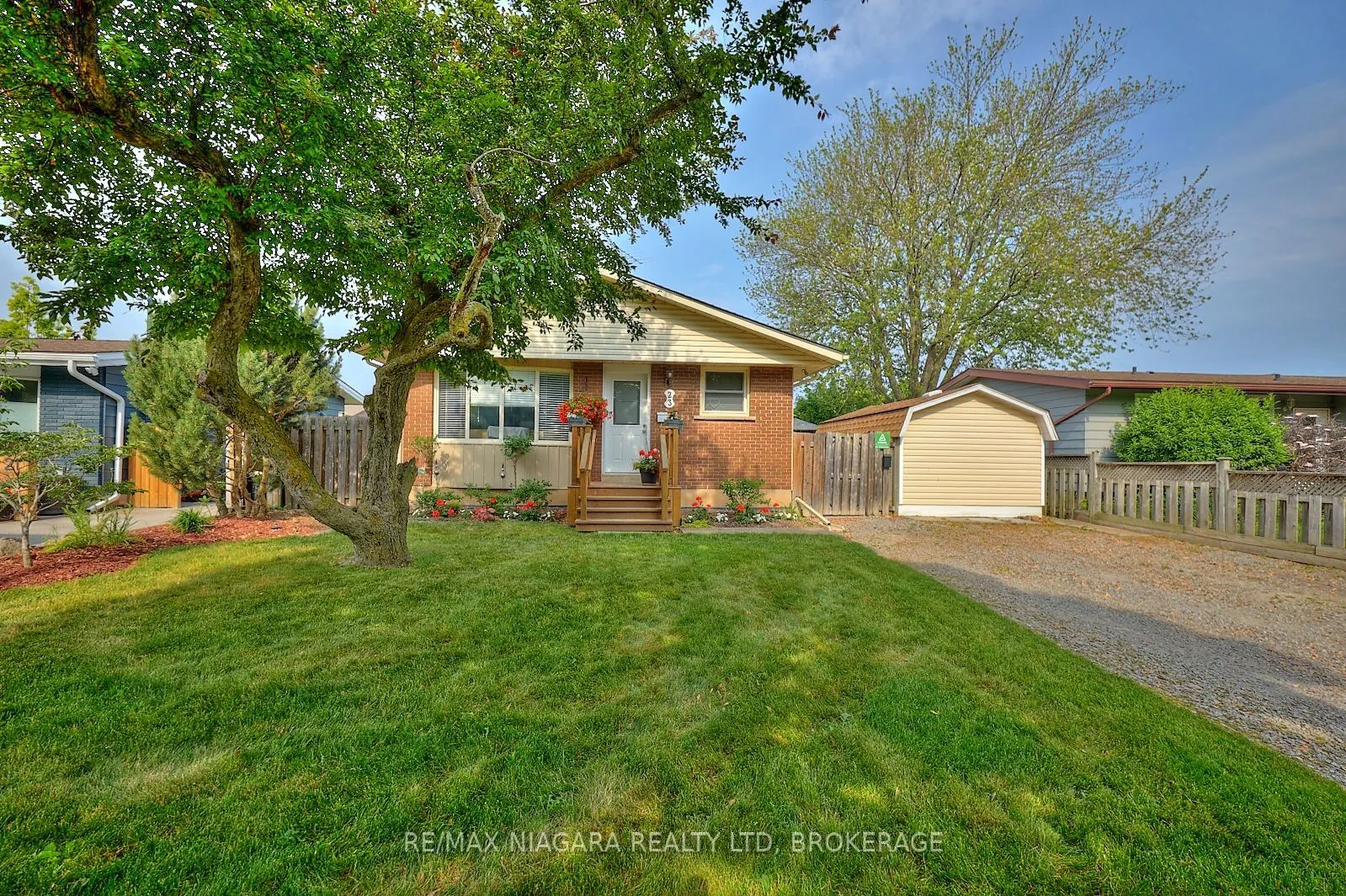 23 Huntley Crescent