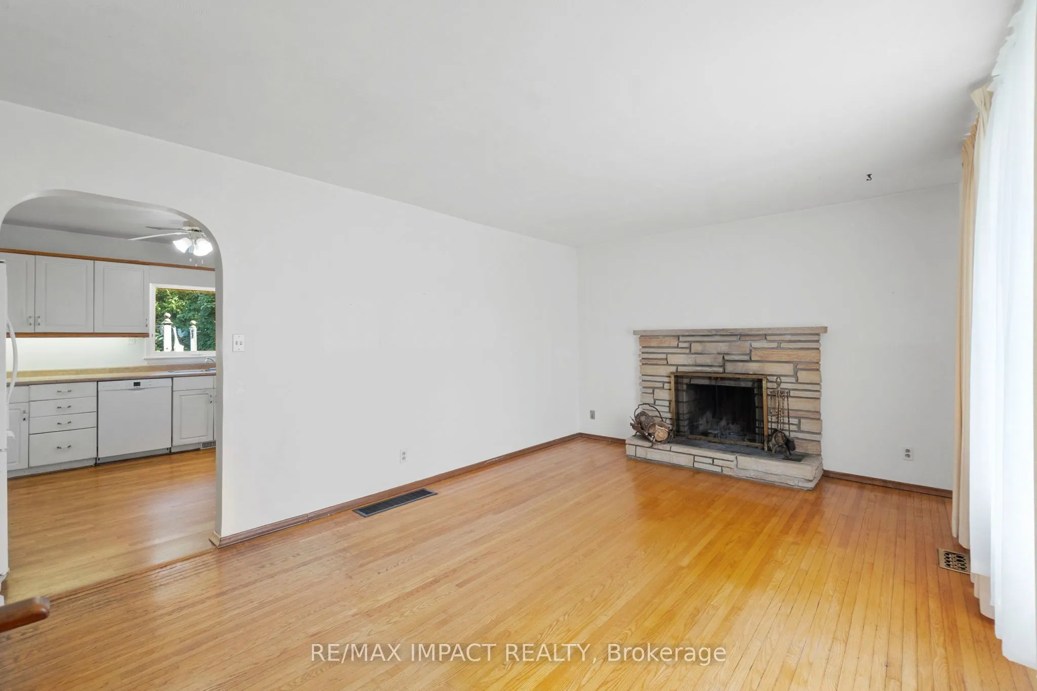 744 Spragge Crescent