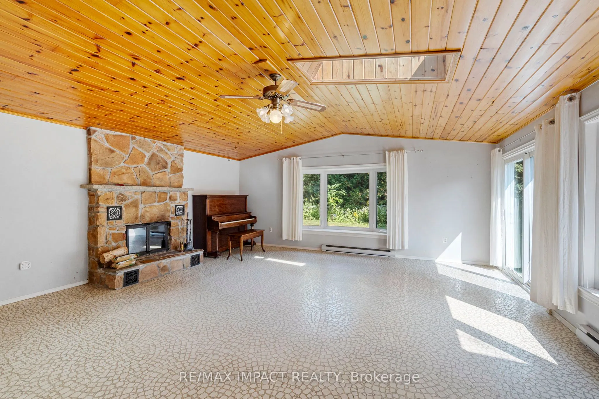 744 Spragge Crescent
