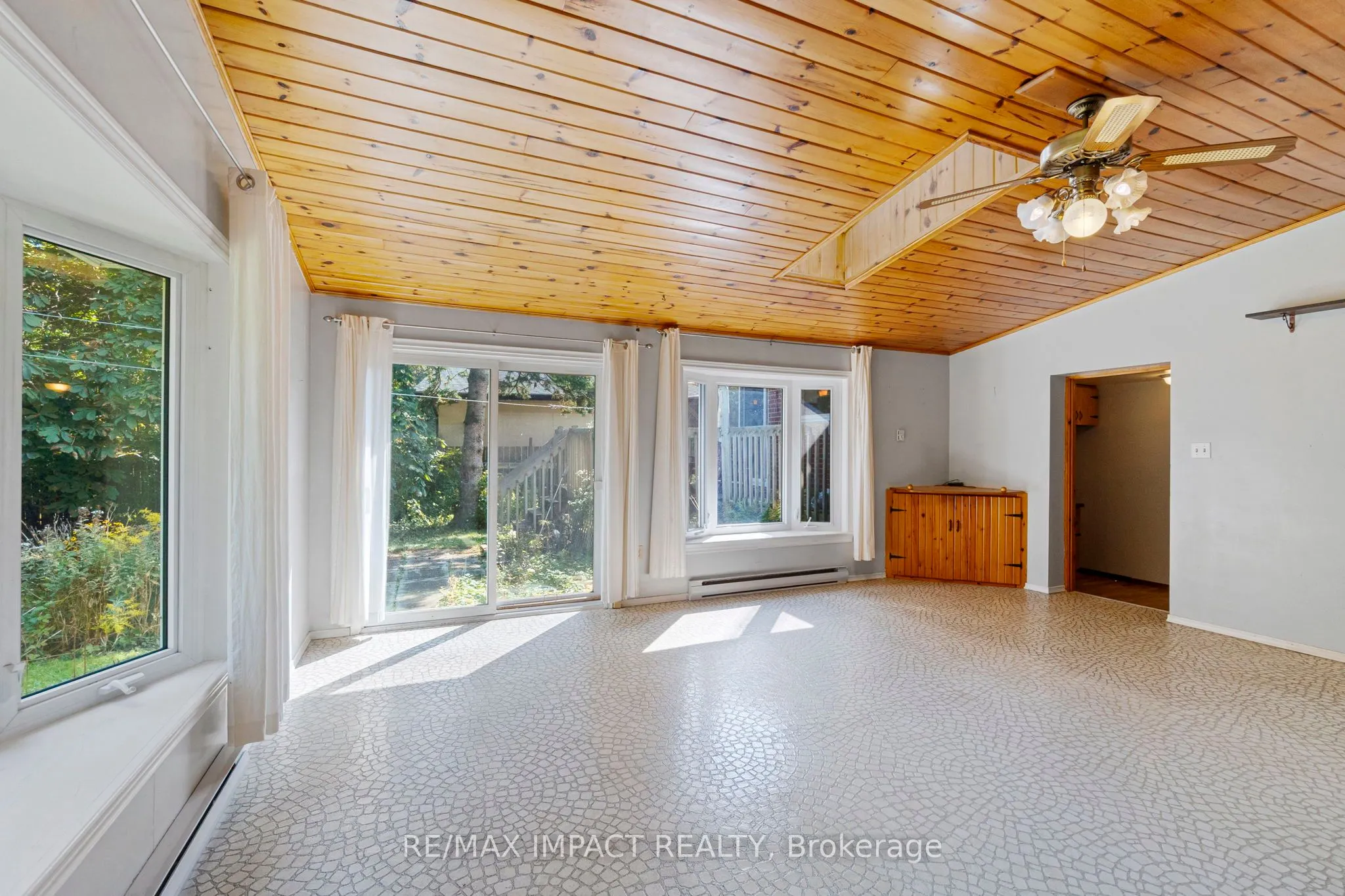 744 Spragge Crescent