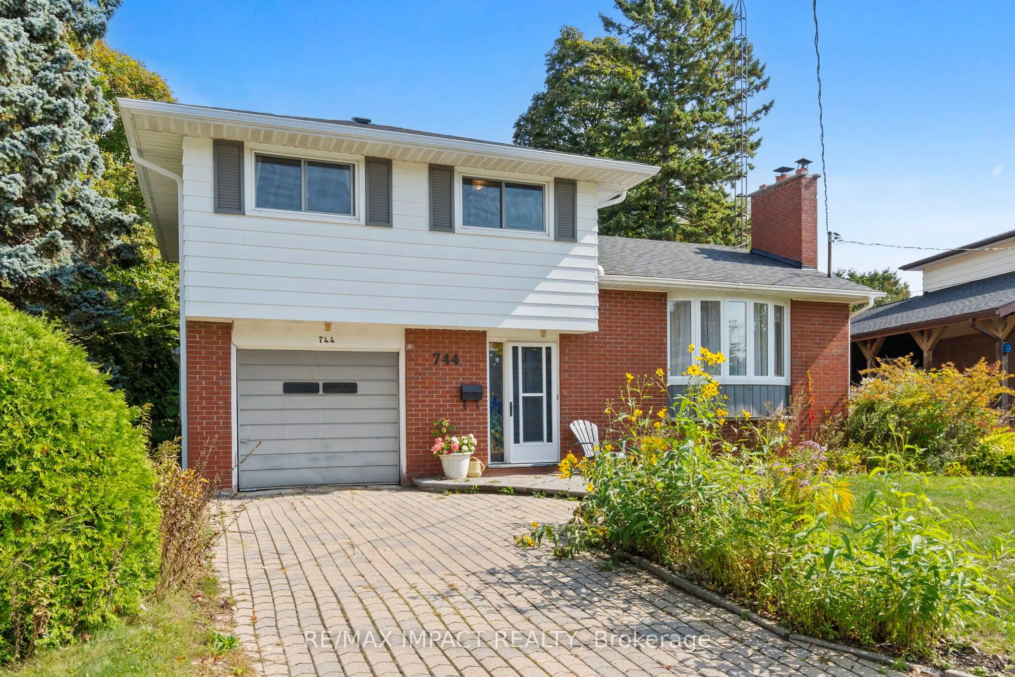 744 Spragge Crescent