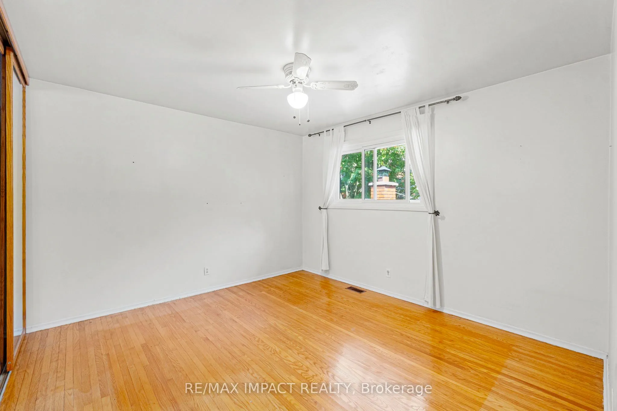 744 Spragge Crescent