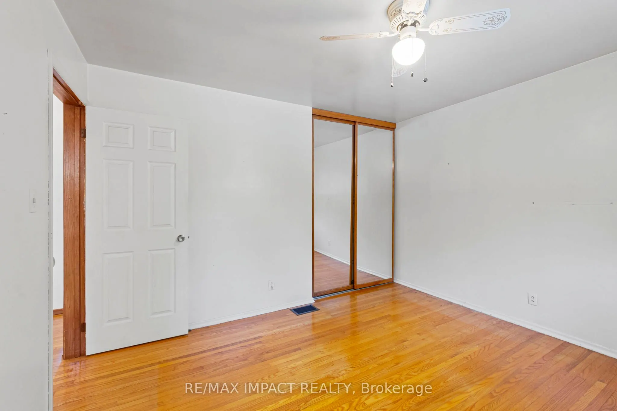 744 Spragge Crescent