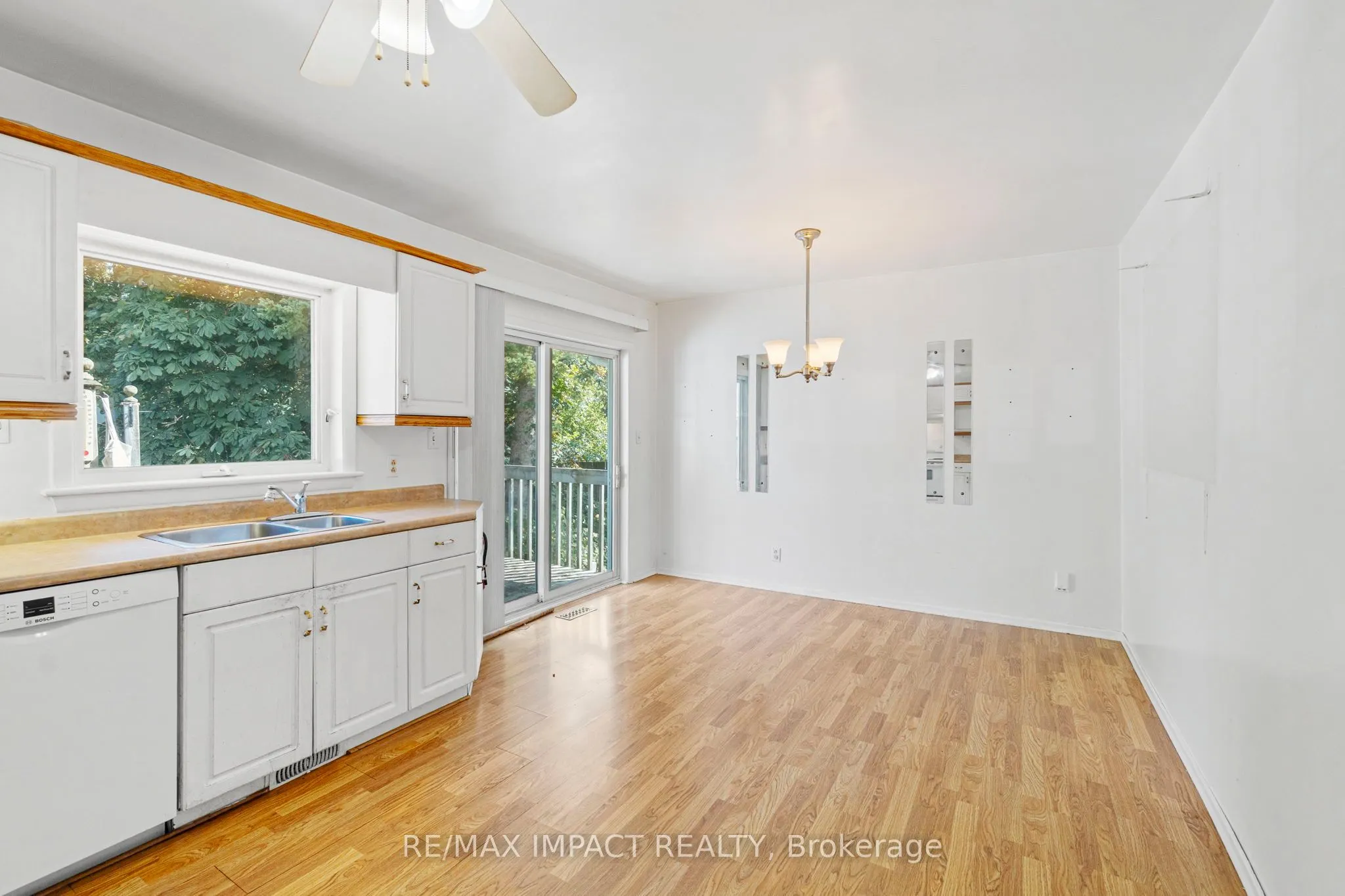 744 Spragge Crescent