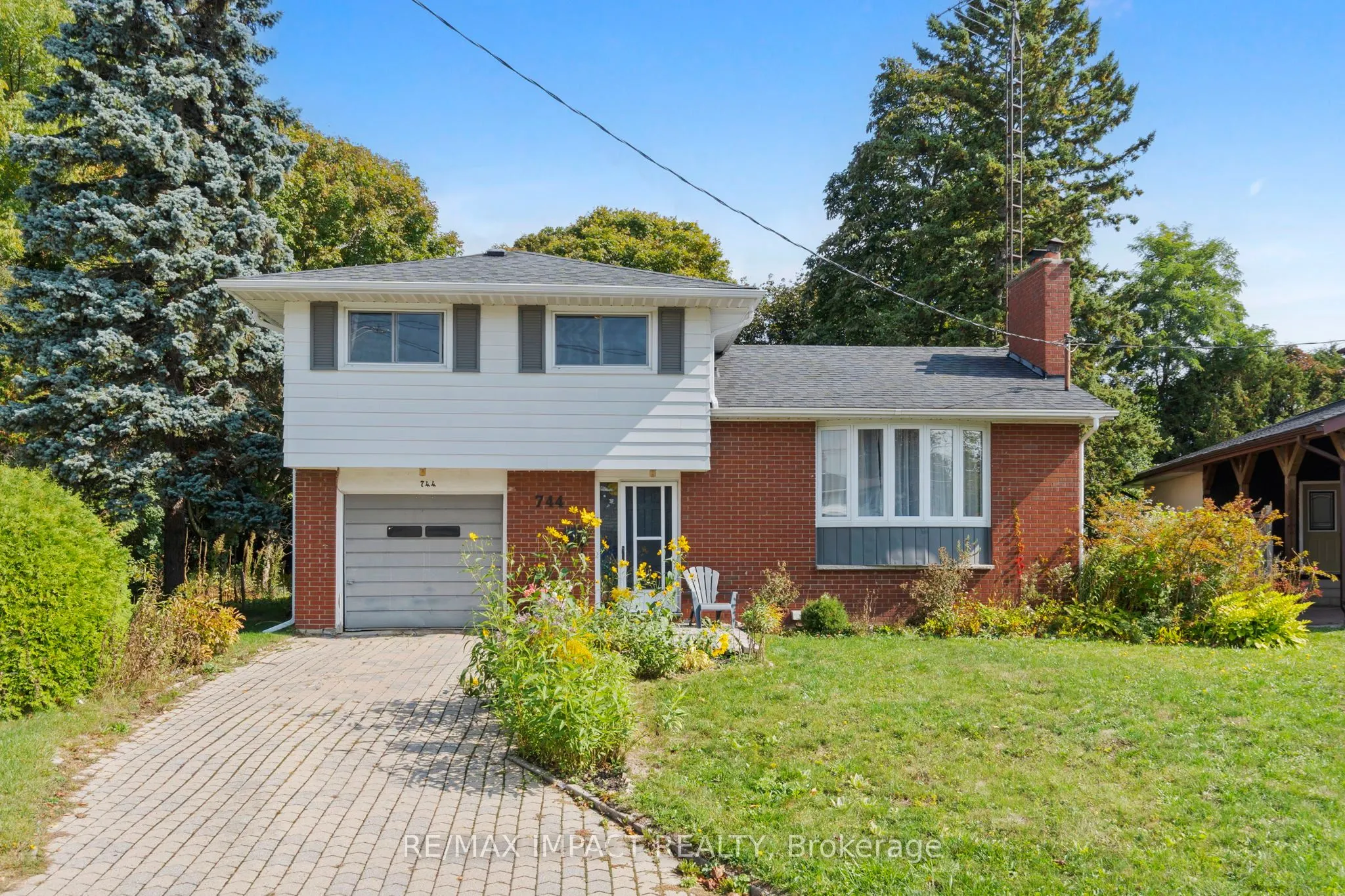 744 Spragge Crescent