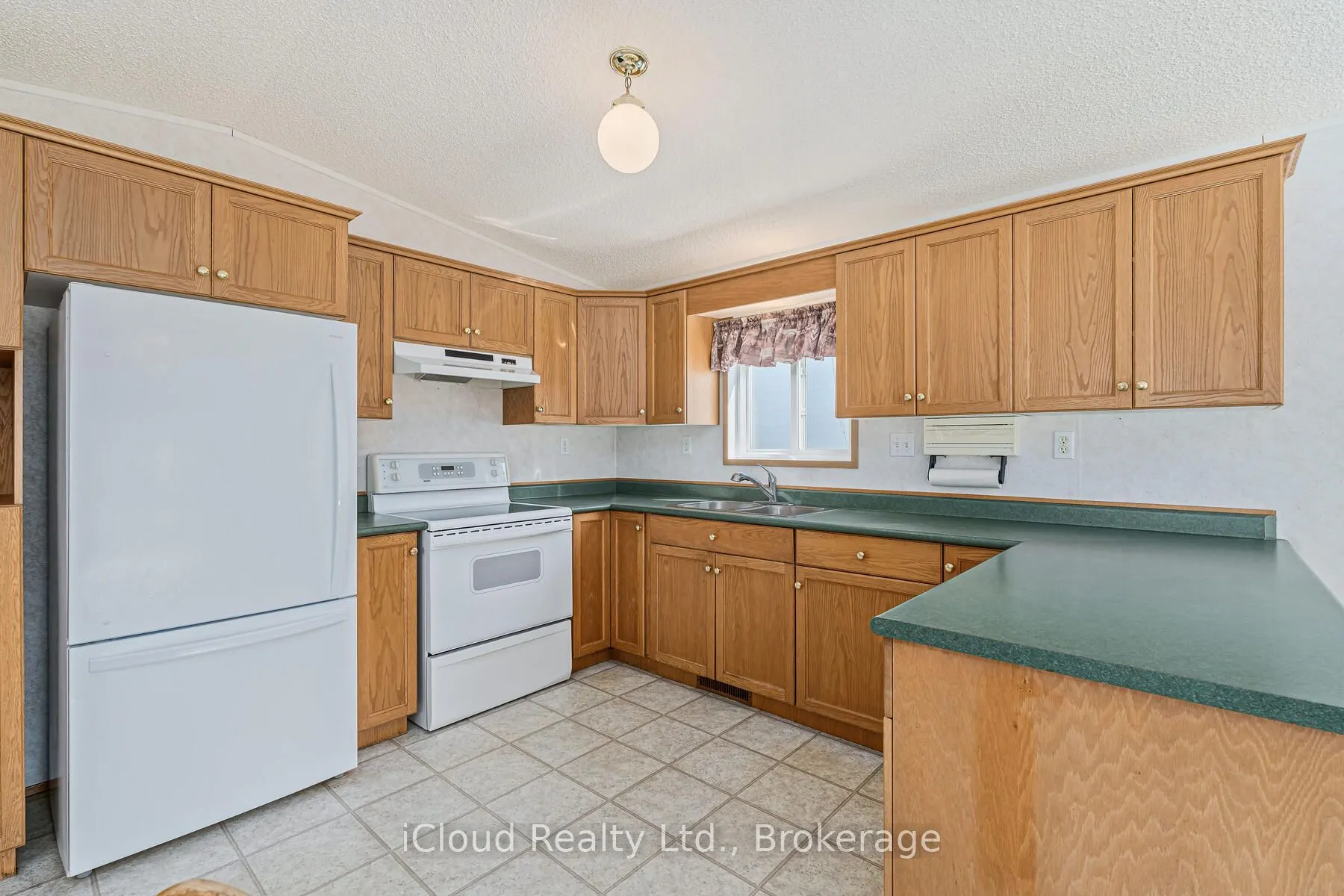 2 Trillium Beach Drive