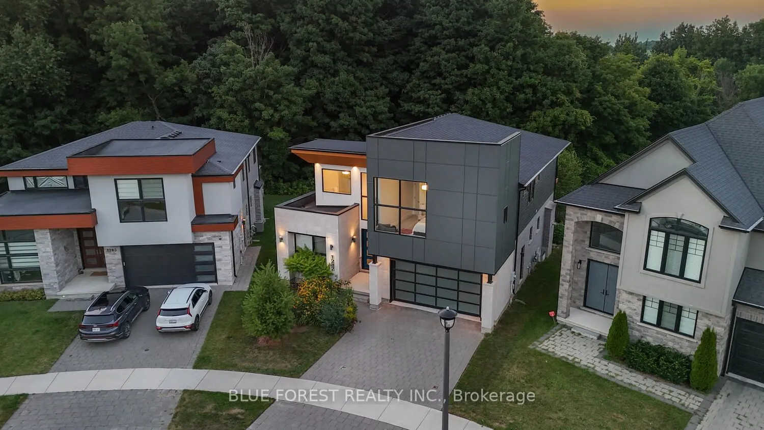 1287 Dyer Crescent