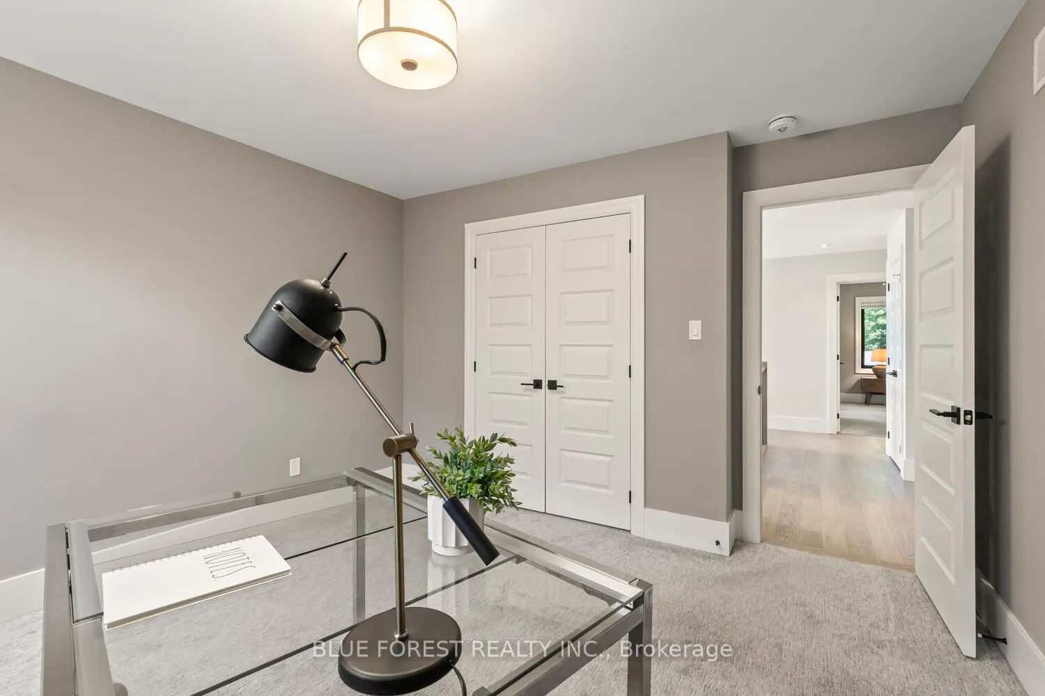 1287 Dyer Crescent