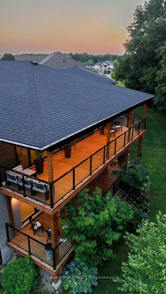 1287 Dyer Crescent