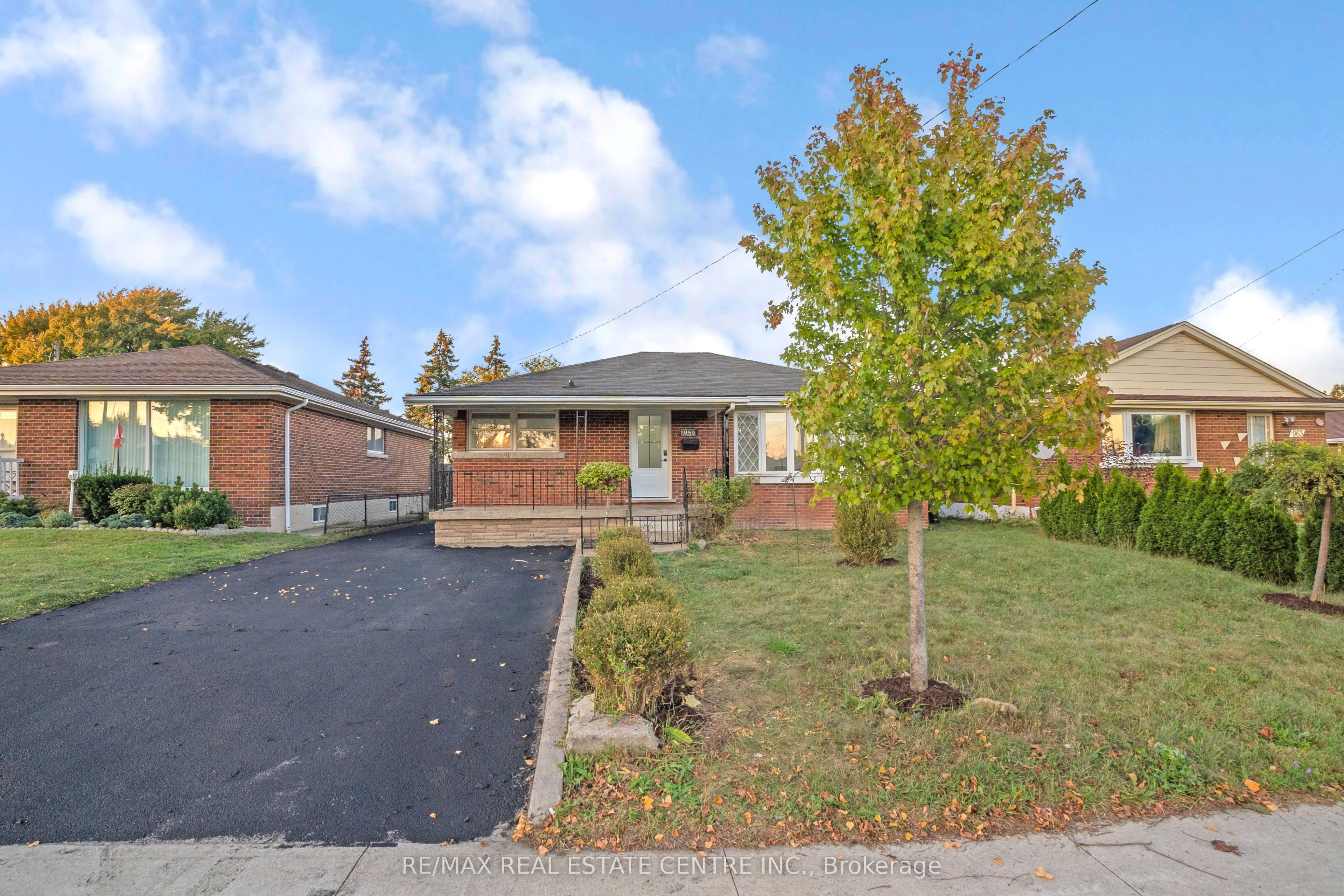 959 Mohawk Road E