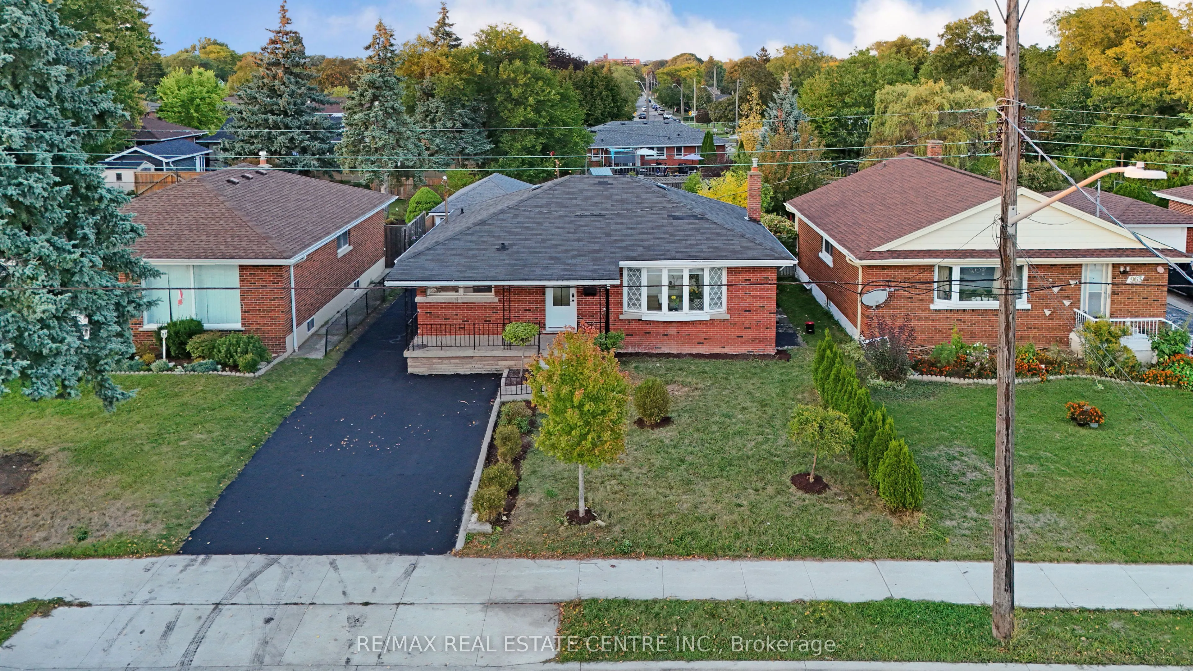 959 Mohawk Road E