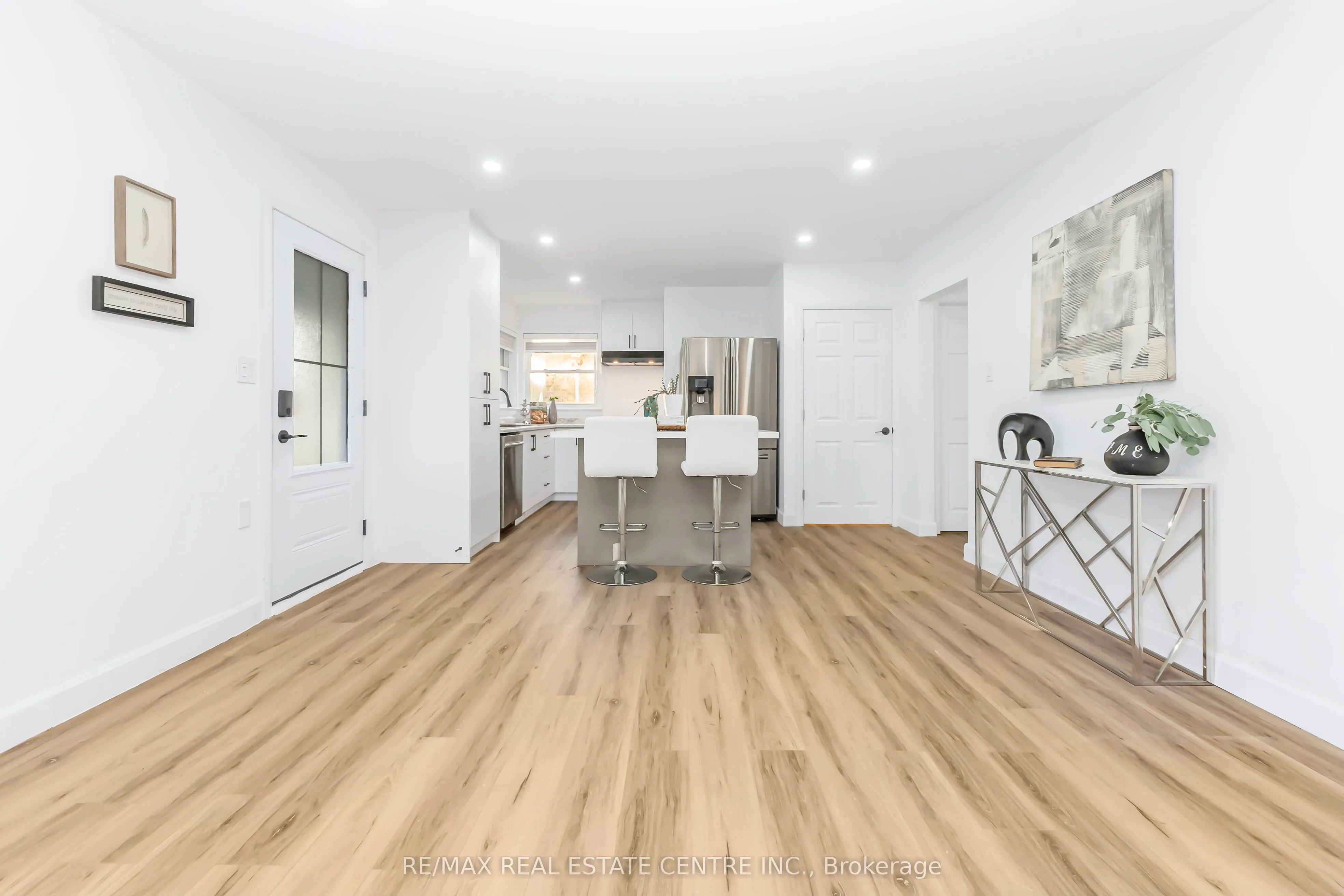 959 Mohawk Road E