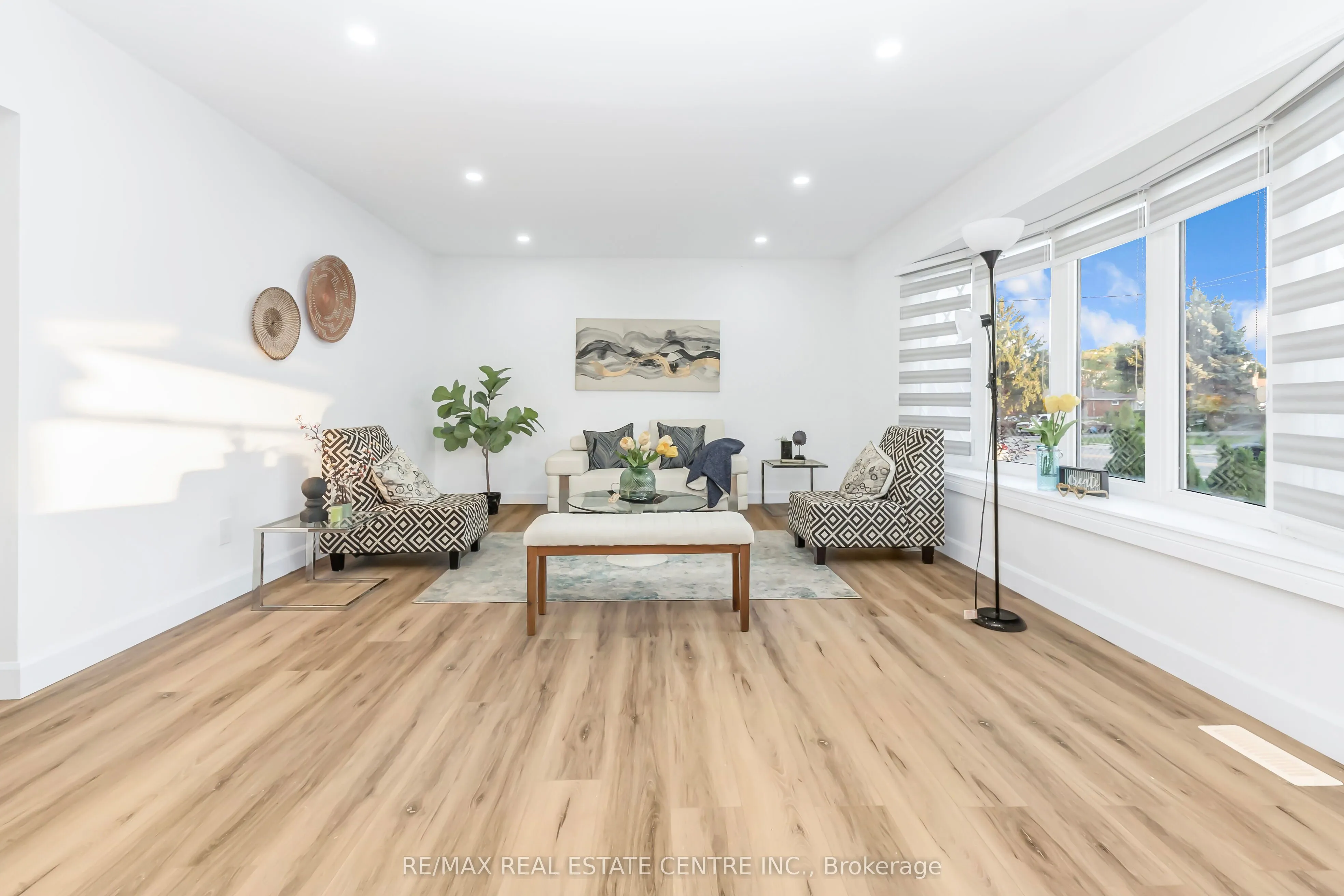 959 Mohawk Road E