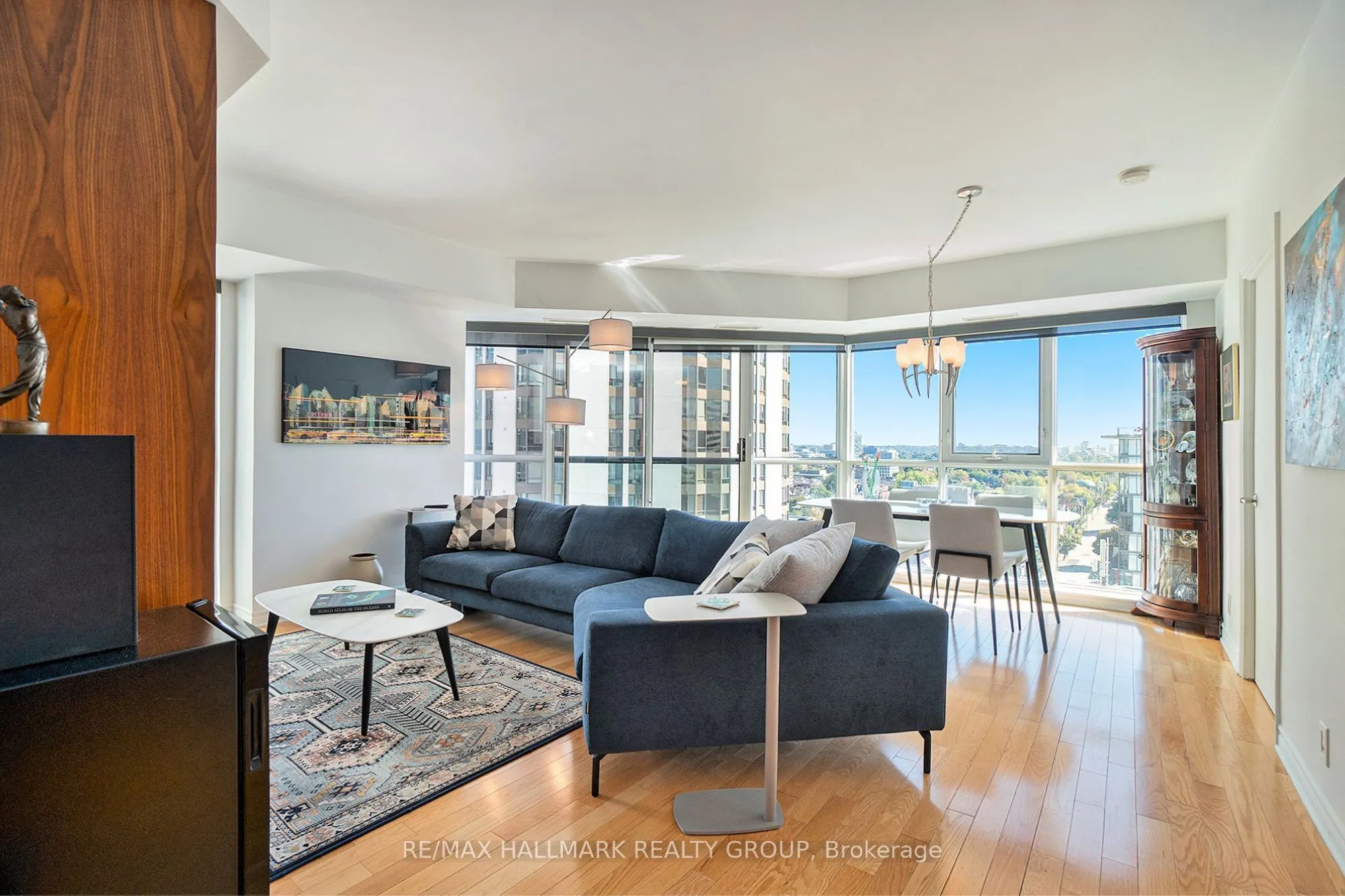 445 Laurier Avenue W, #1601