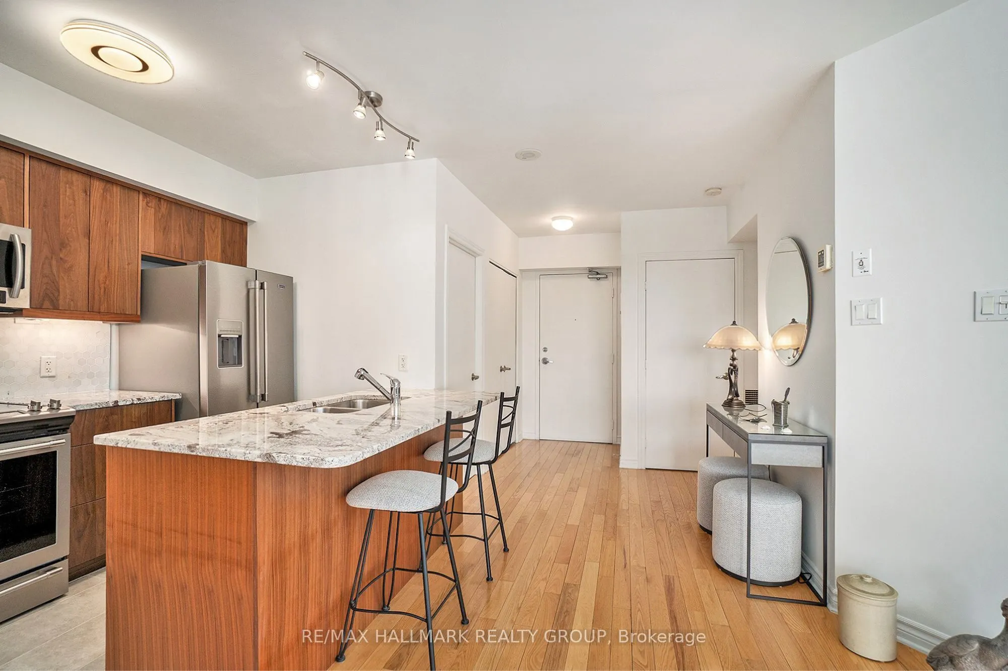 445 Laurier Avenue W, #1601