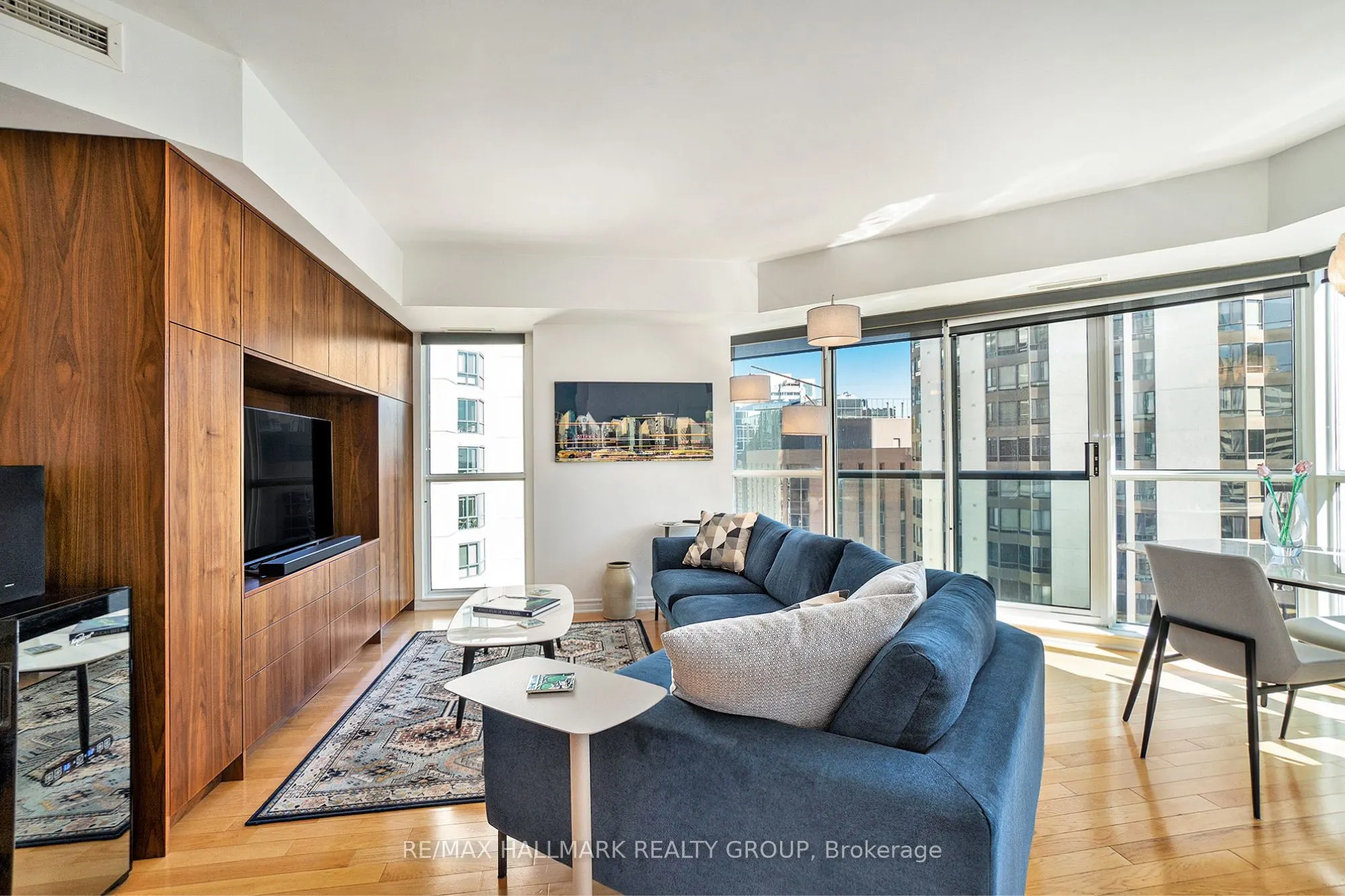 445 Laurier Avenue W, #1601
