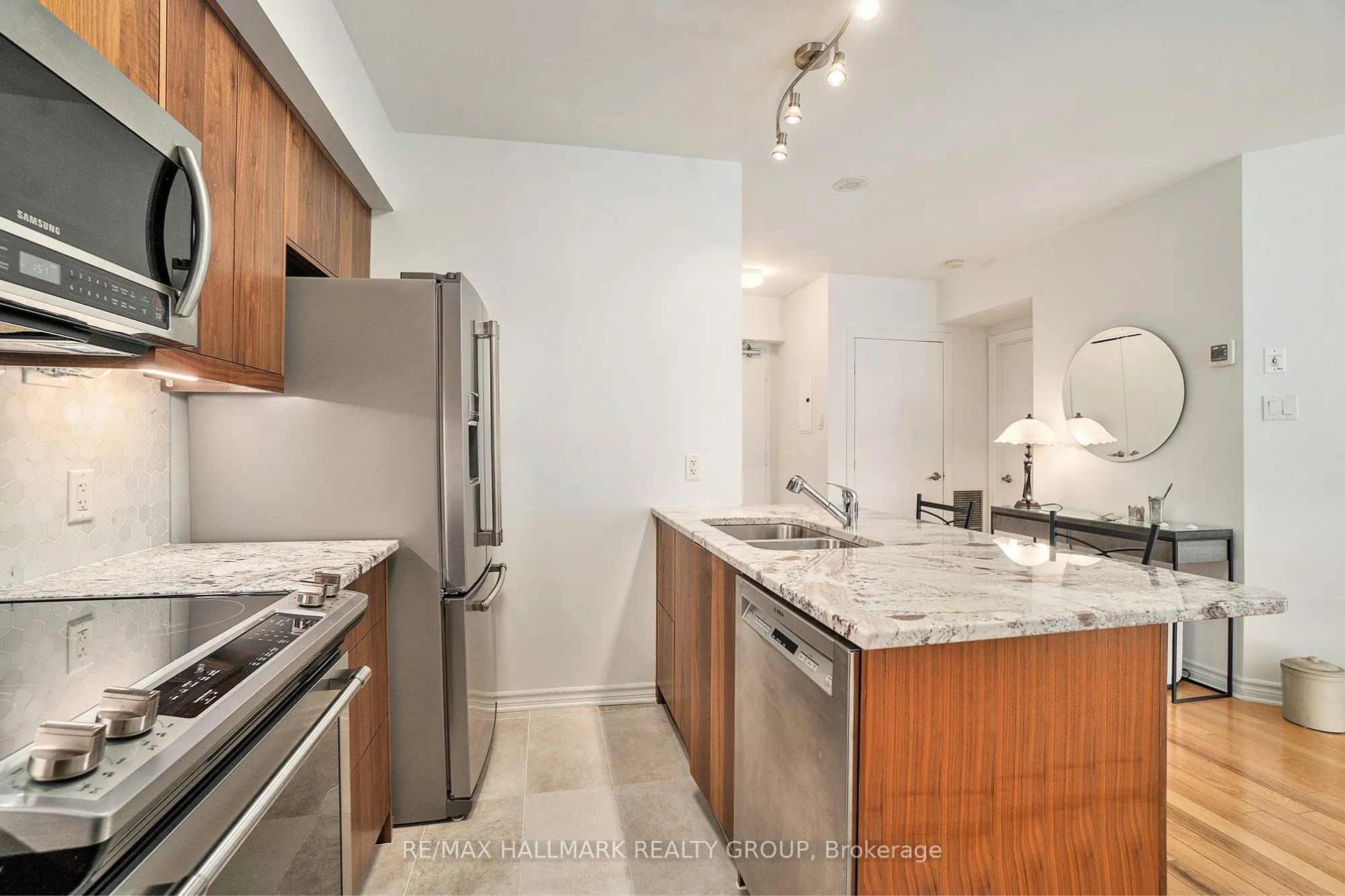 445 Laurier Avenue W, #1601