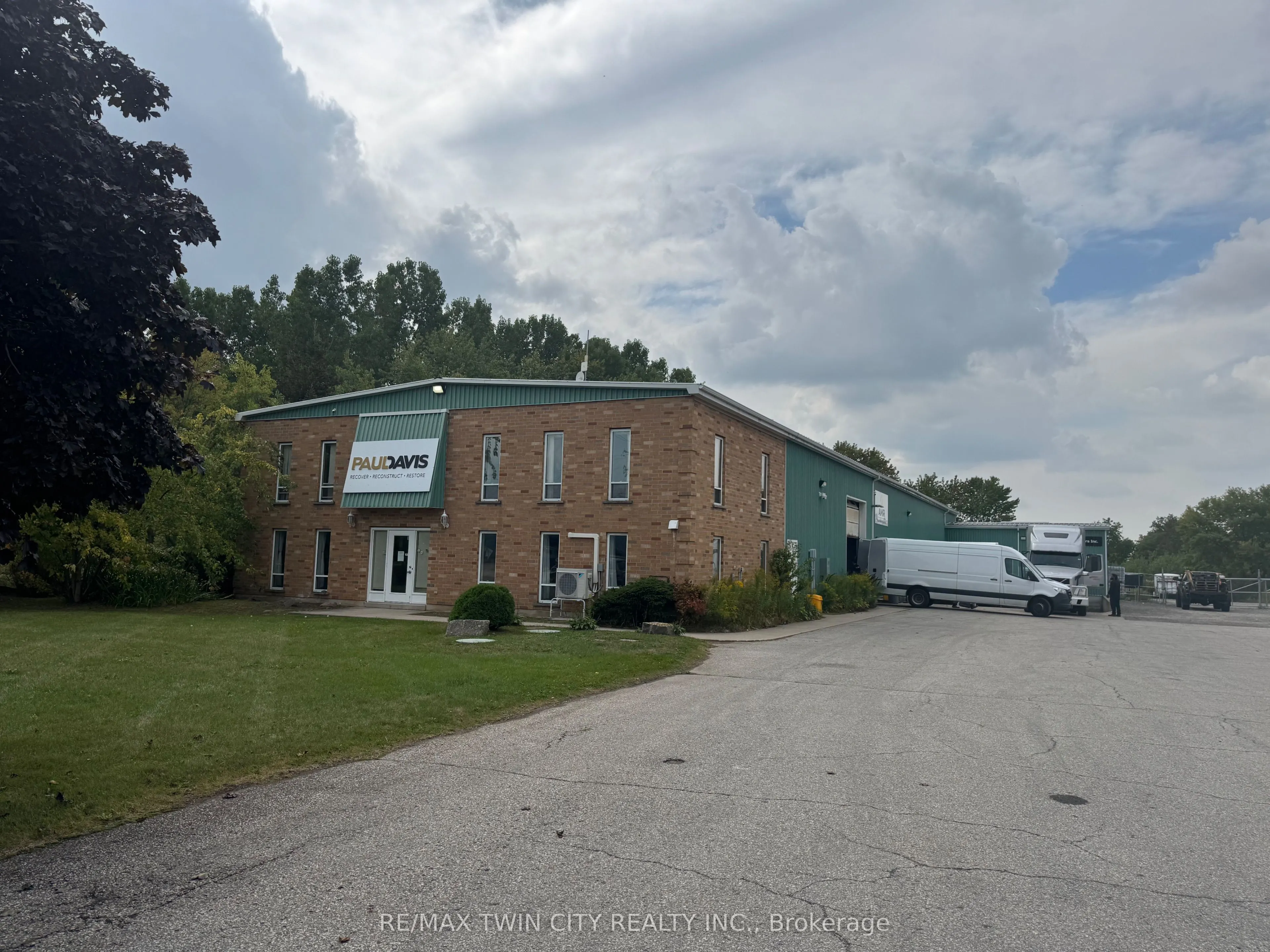 9 Woodbury Lane