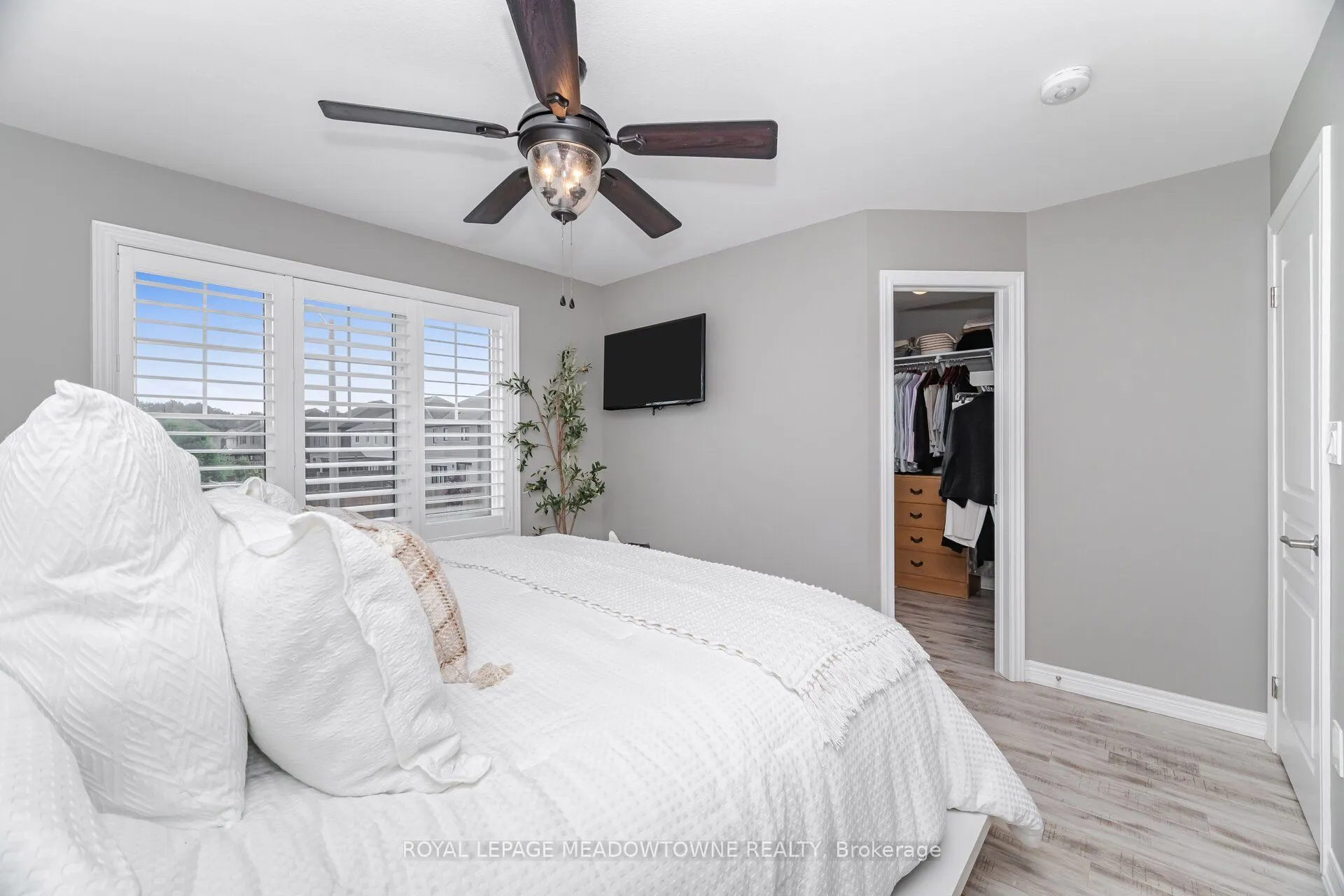 6338 Shapton Crescent