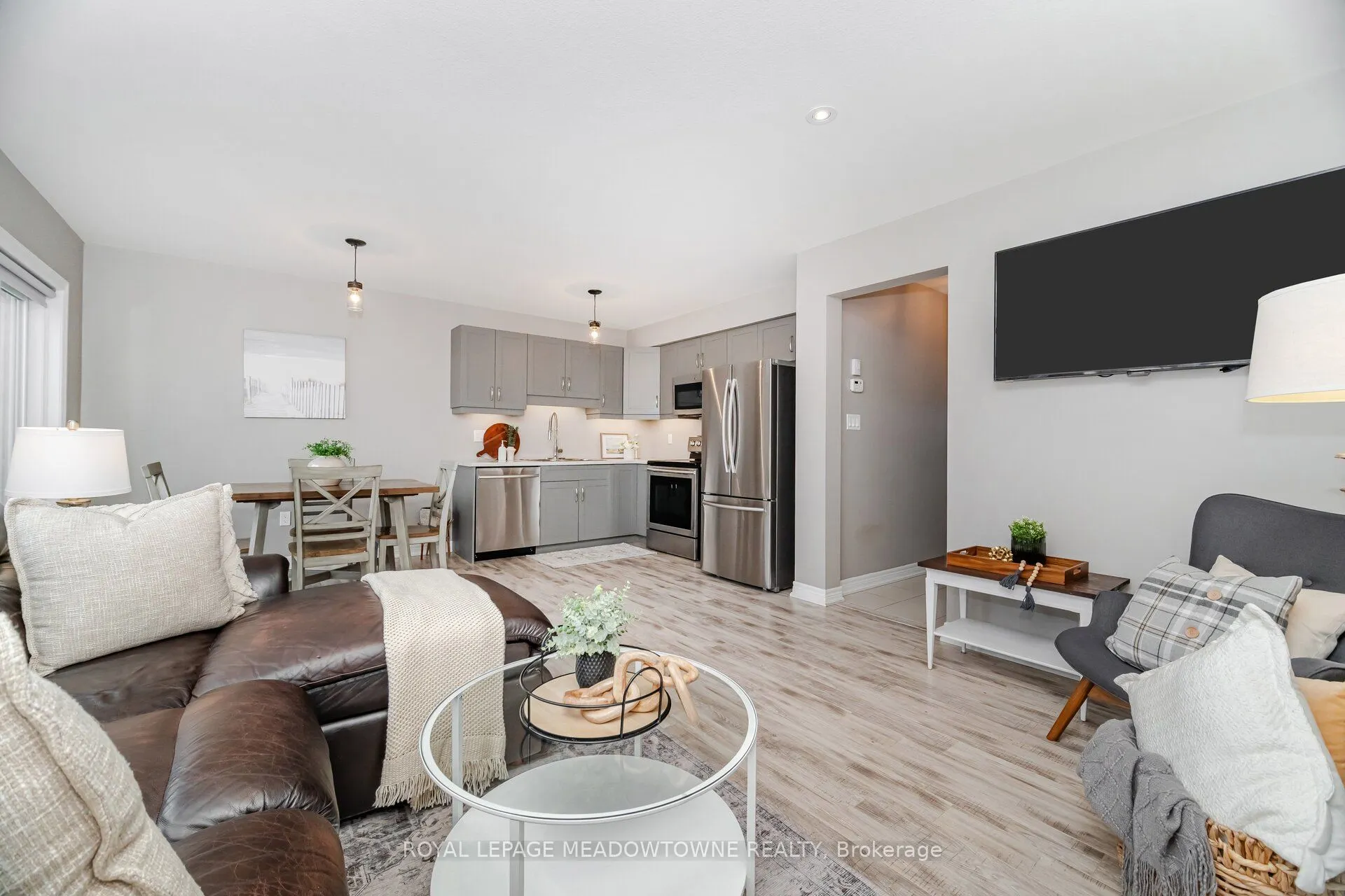 6338 Shapton Crescent