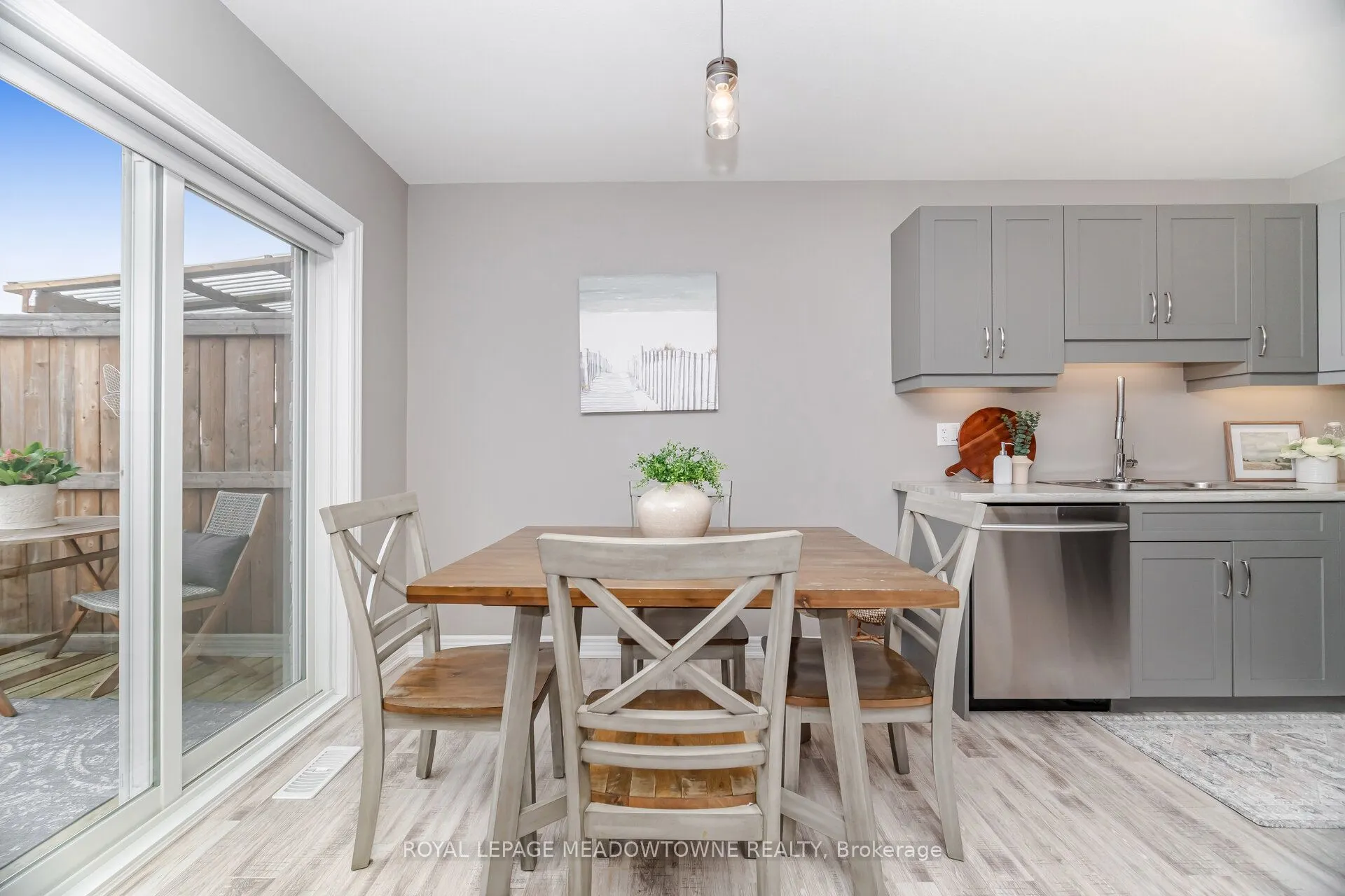 6338 Shapton Crescent