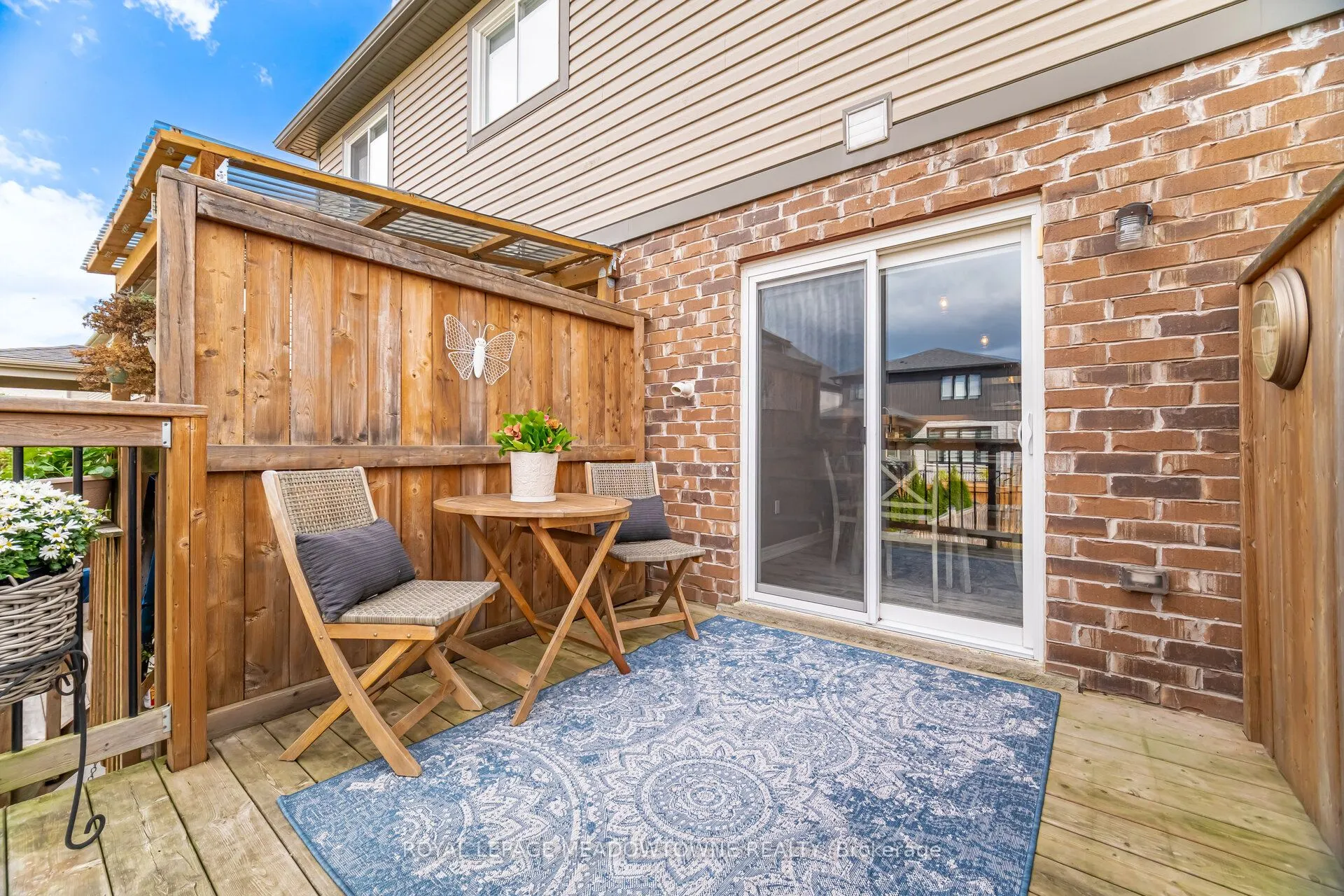 6338 Shapton Crescent