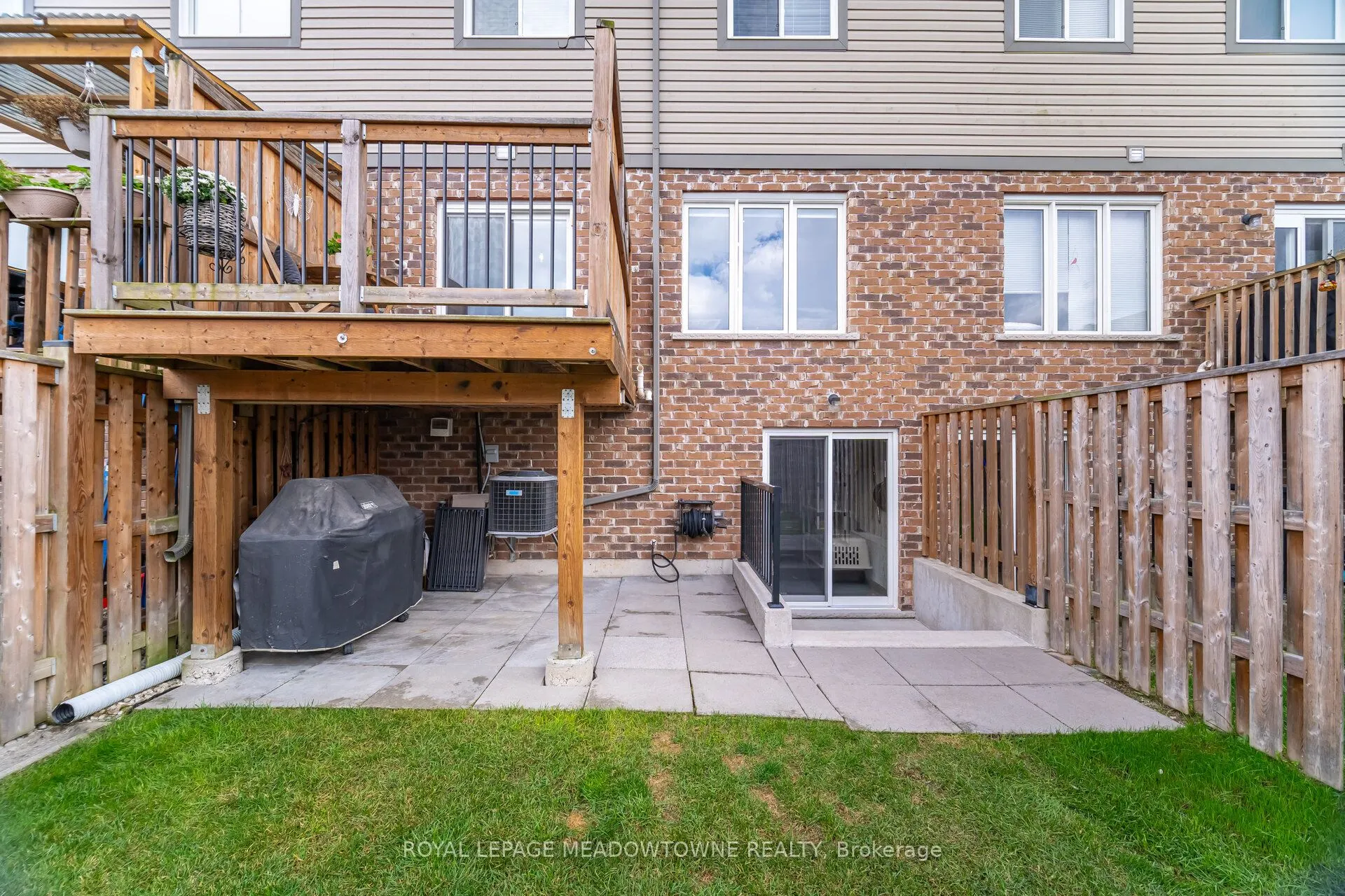 6338 Shapton Crescent