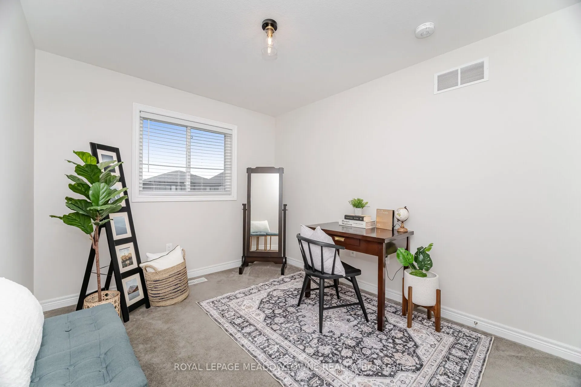 6338 Shapton Crescent