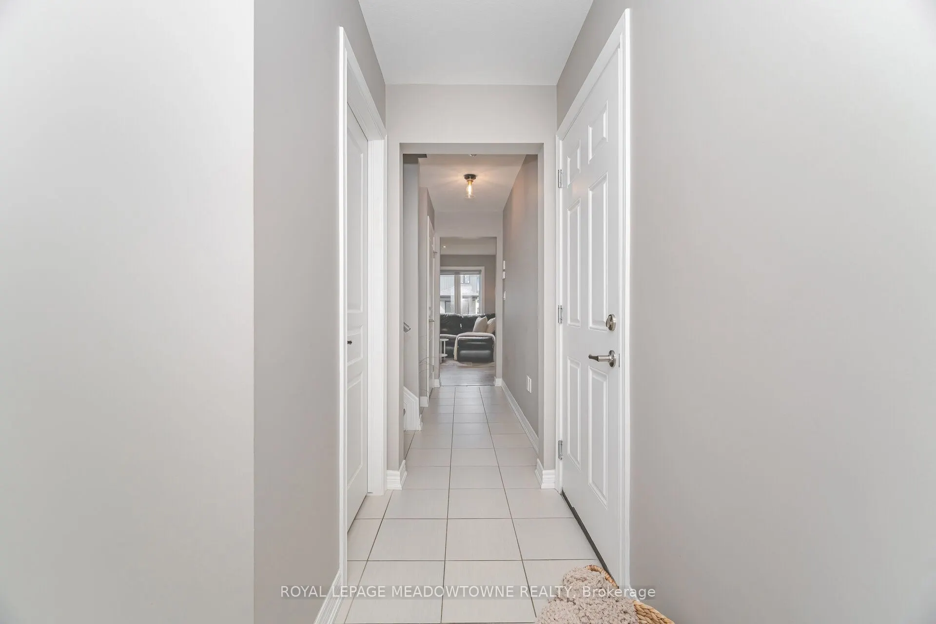 6338 Shapton Crescent