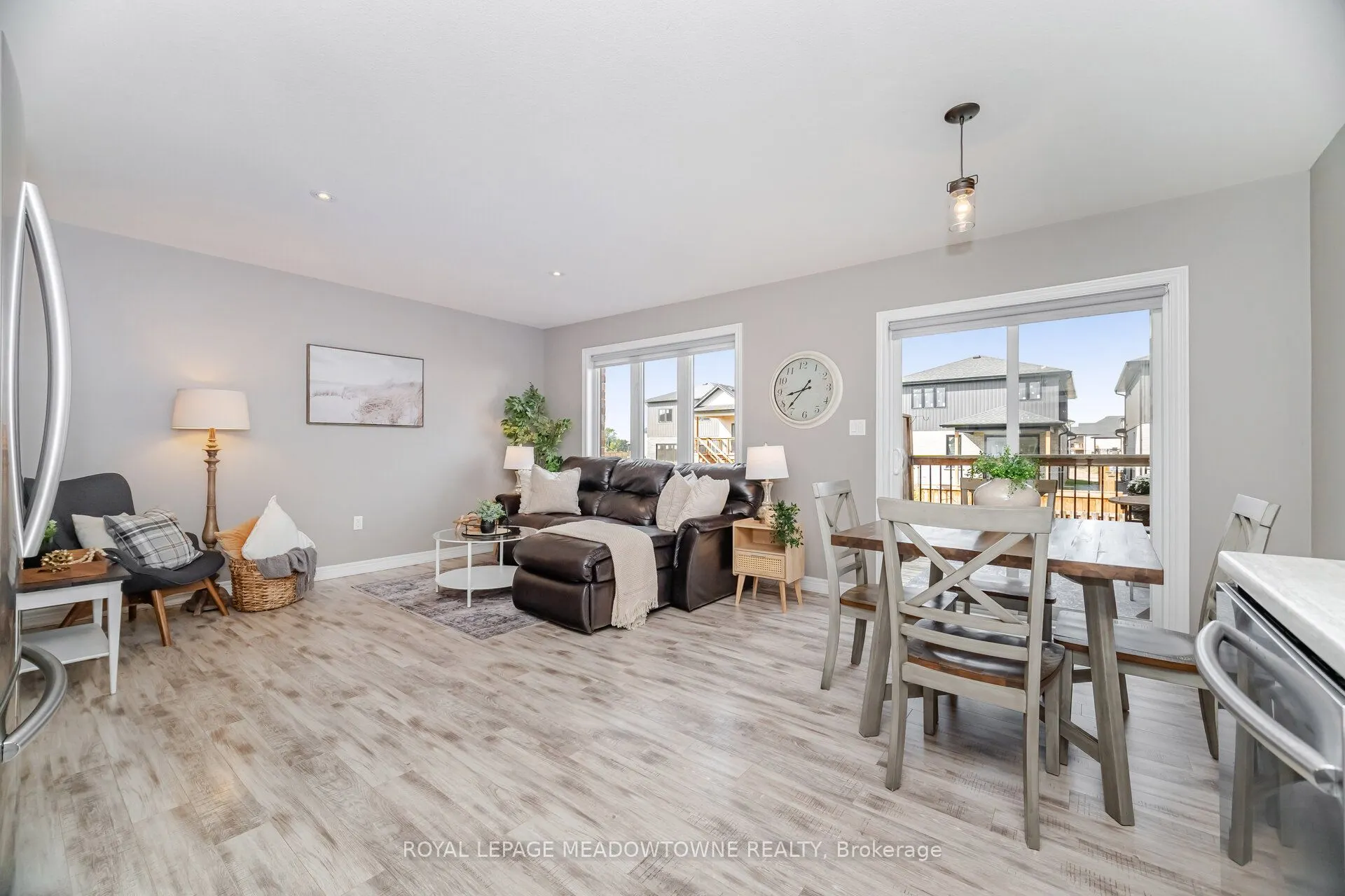 6338 Shapton Crescent