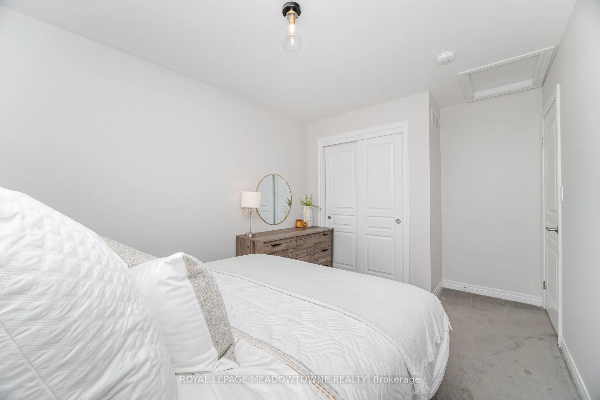 6338 Shapton Crescent