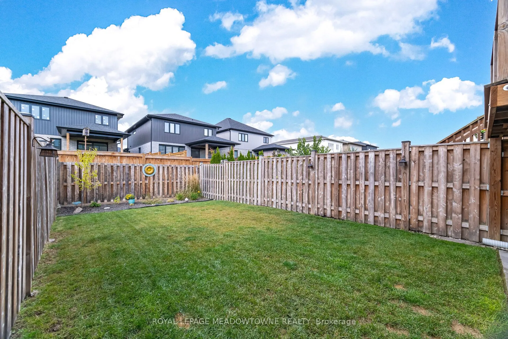 6338 Shapton Crescent