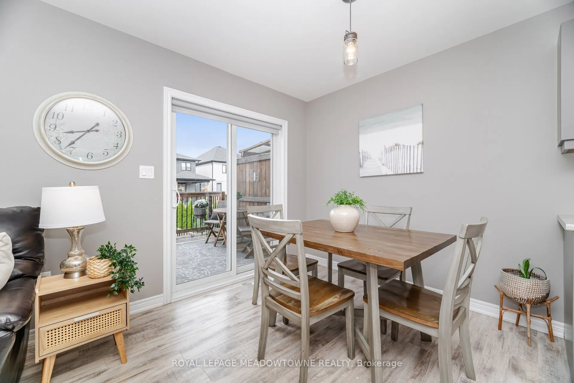 6338 Shapton Crescent