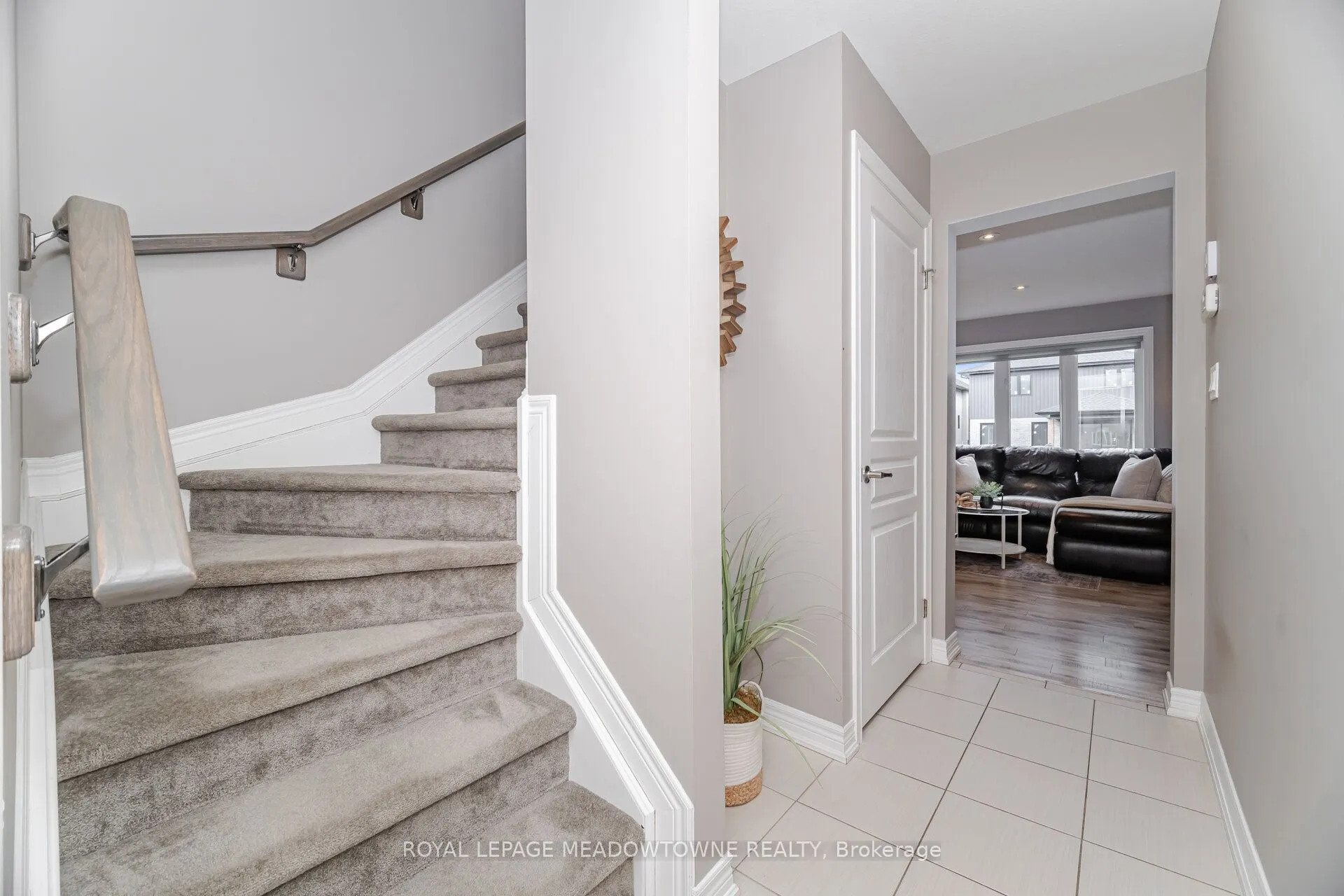 6338 Shapton Crescent