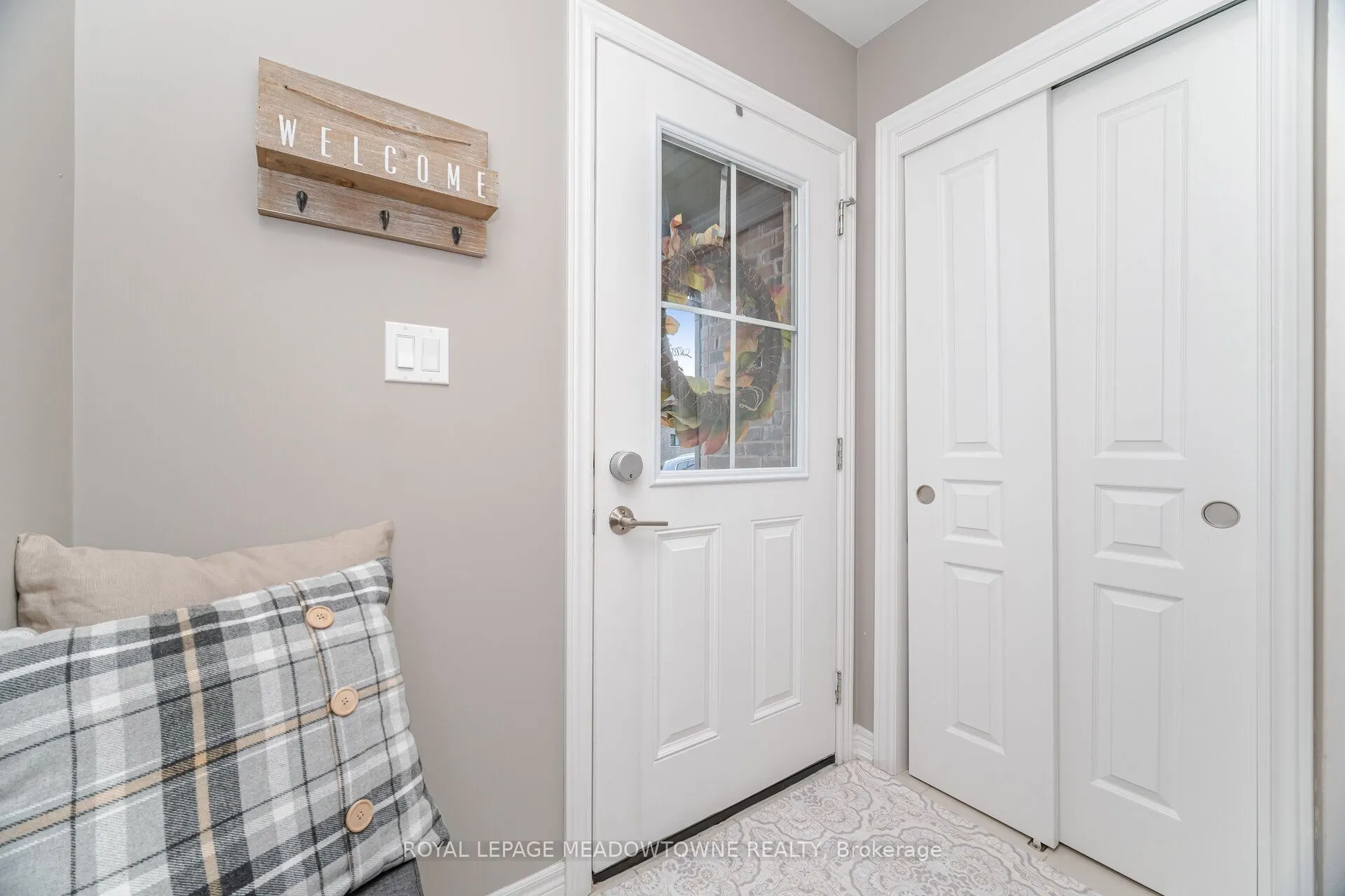 6338 Shapton Crescent