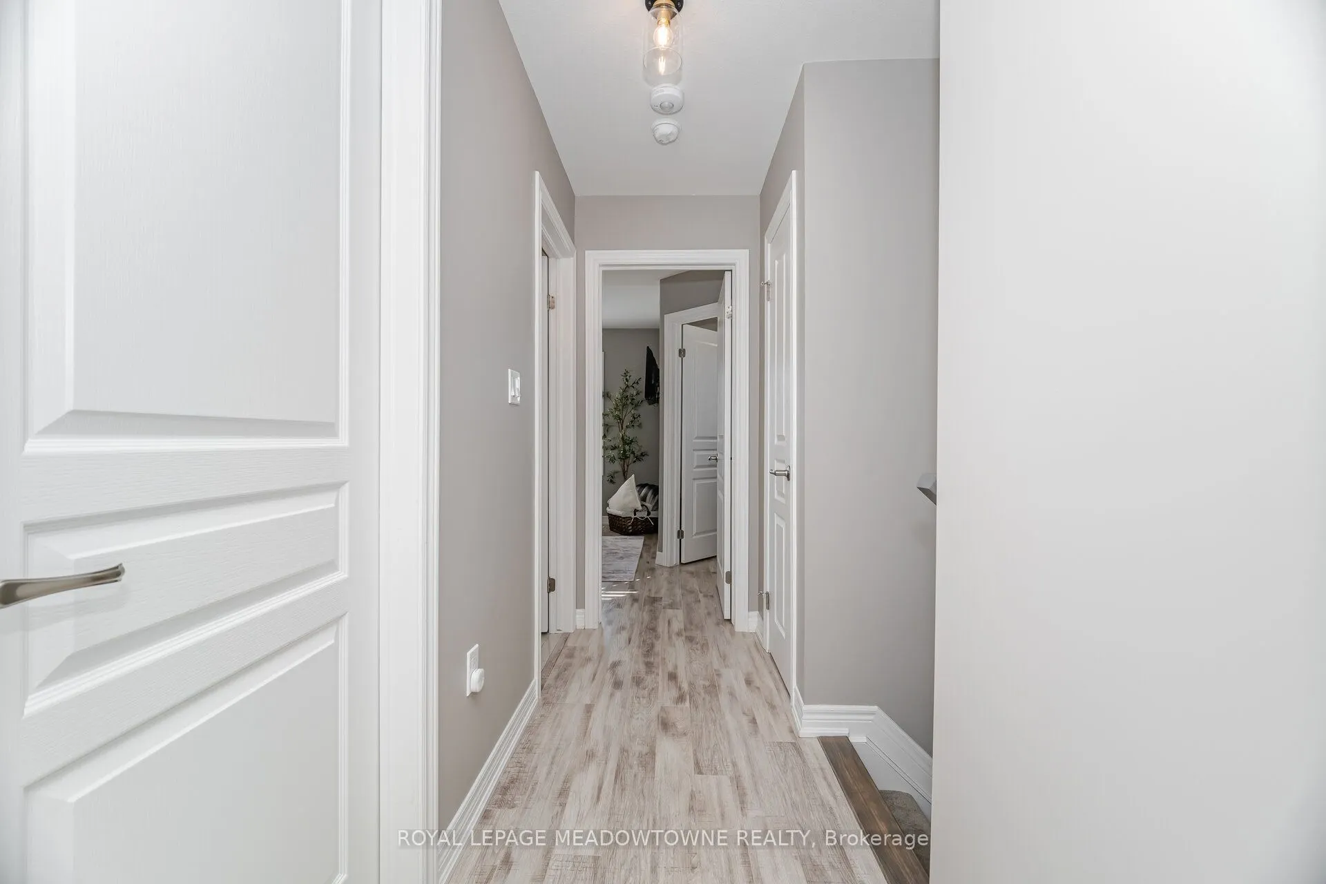 6338 Shapton Crescent