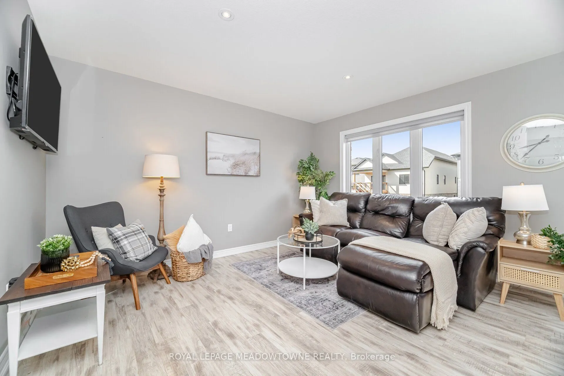 6338 Shapton Crescent