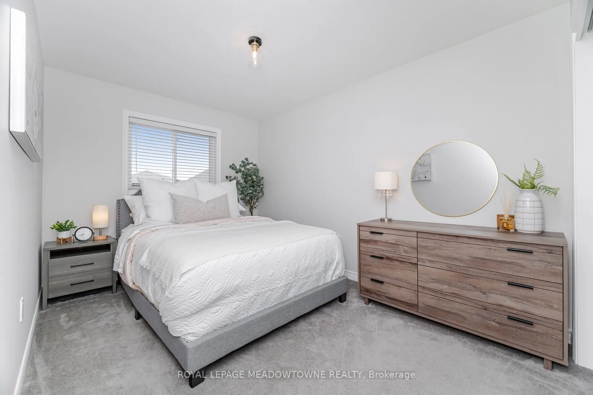 6338 Shapton Crescent