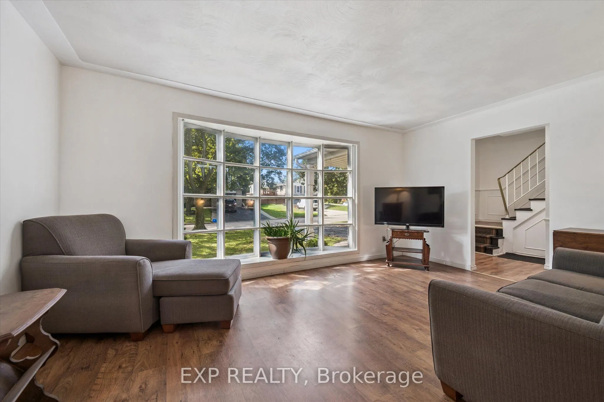 338 Ascot Place