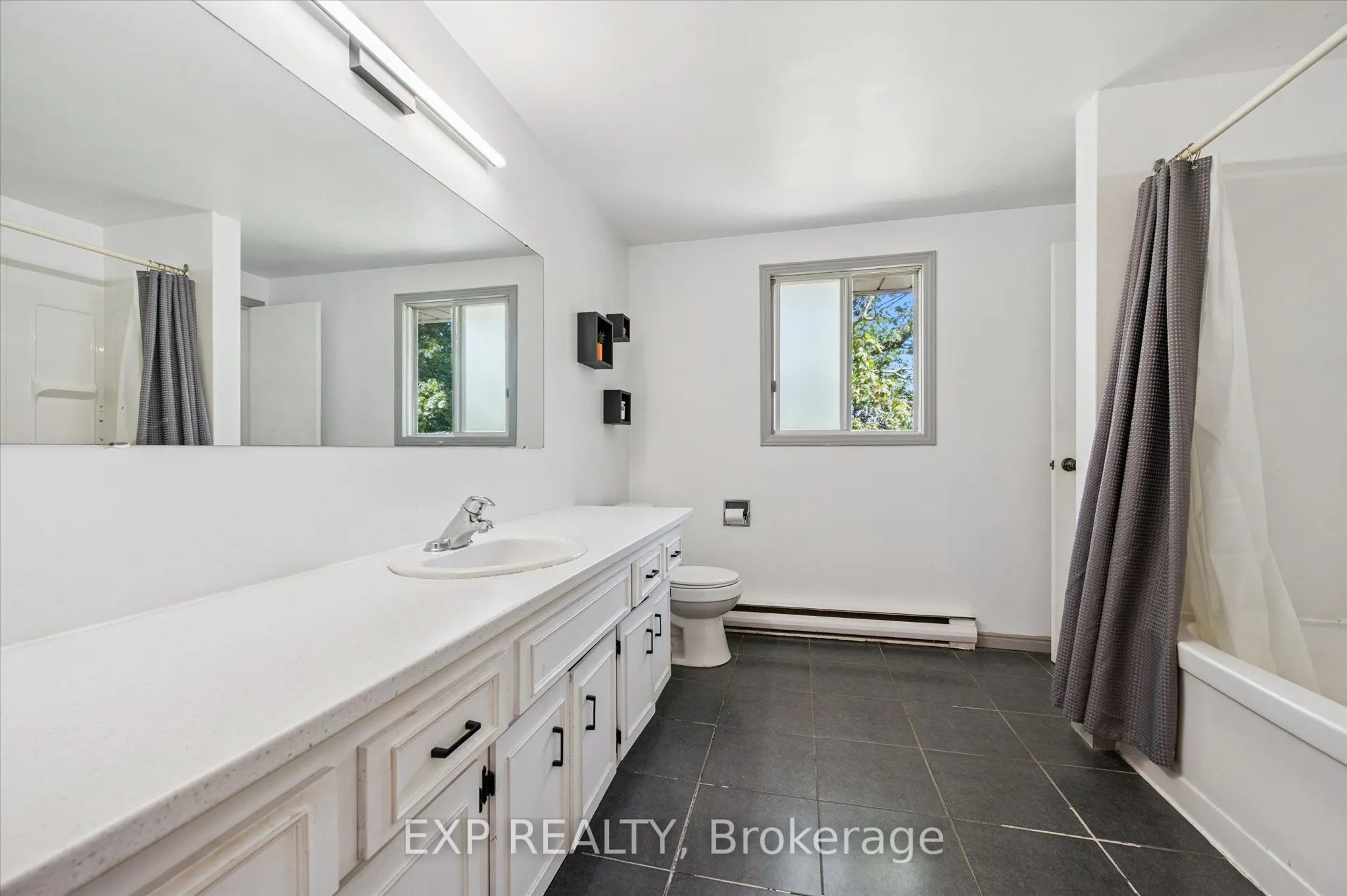 338 Ascot Place