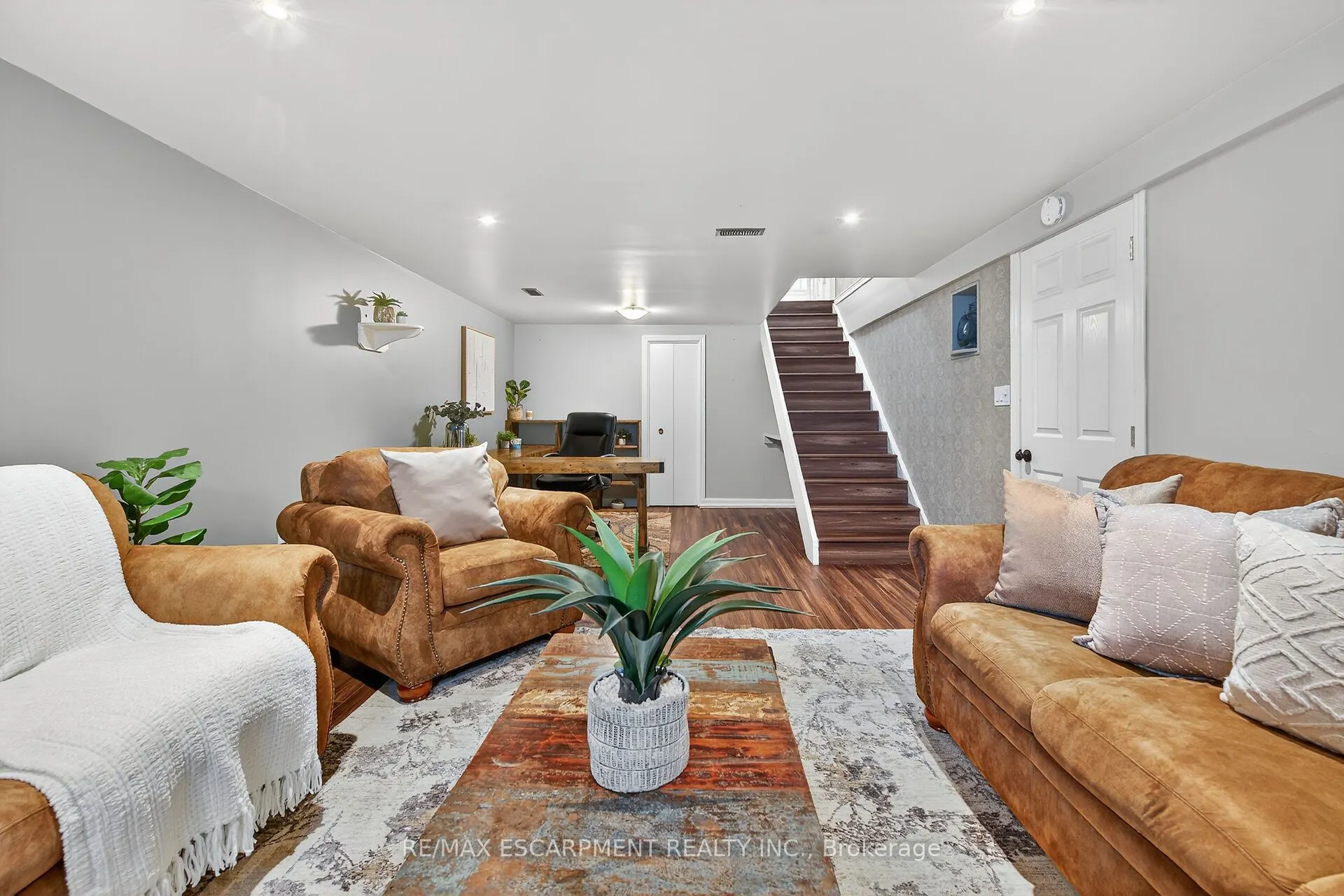 49 ERIE Avenue N