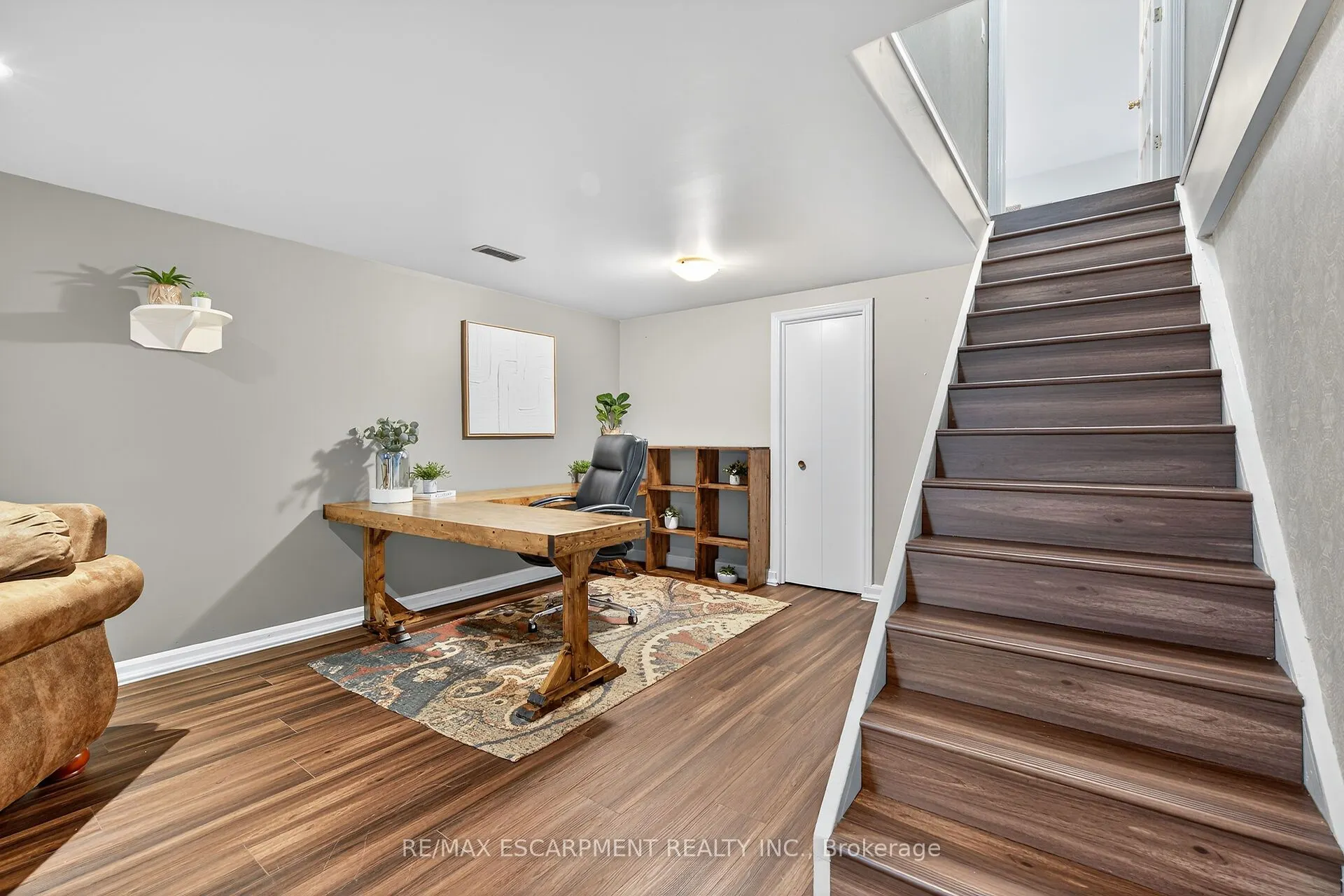 49 ERIE Avenue N