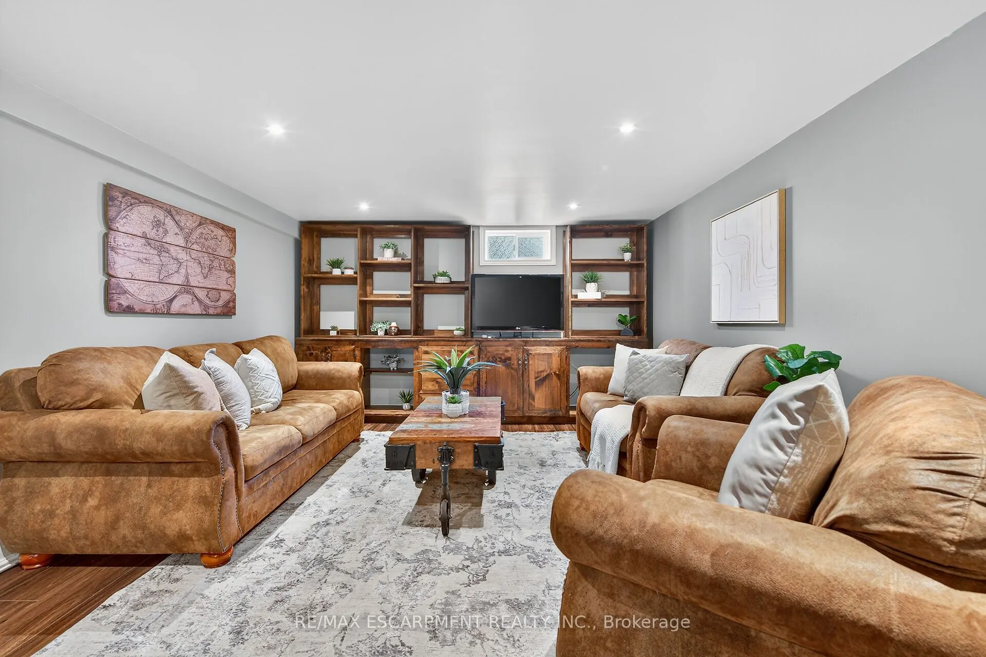 49 ERIE Avenue N