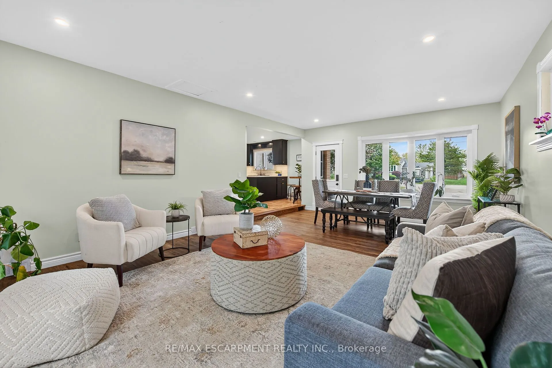 49 ERIE Avenue N